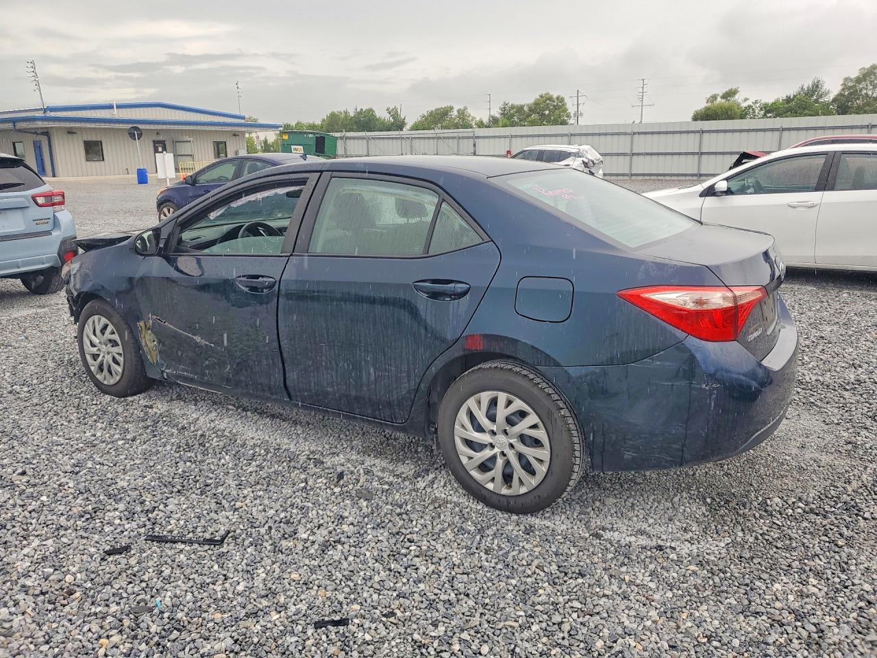 2018 Toyota Corolla Le Blue vin: 2T1BURHE4JC976002