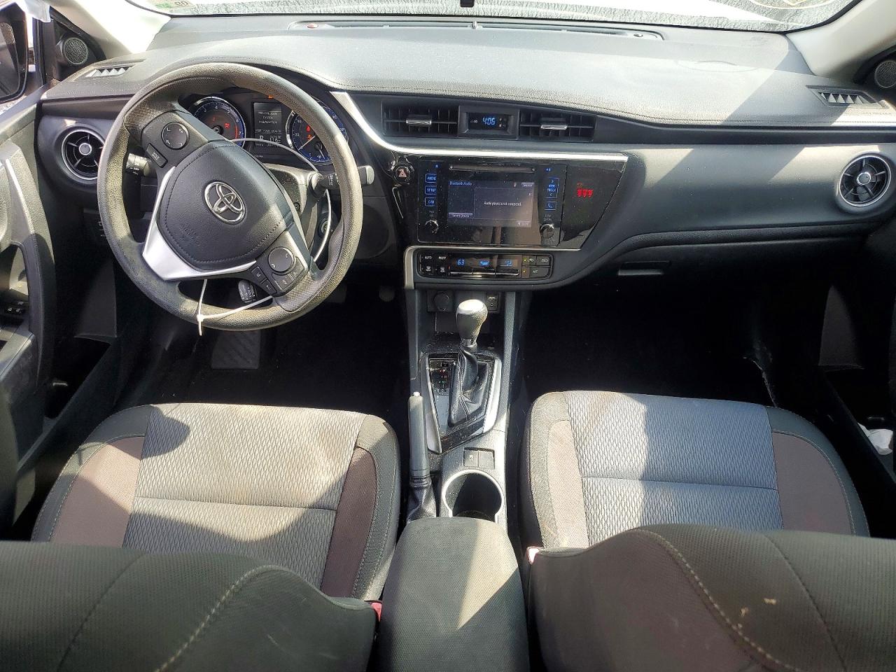 2018 Toyota Corolla Le Blue vin: 2T1BURHE4JC976002