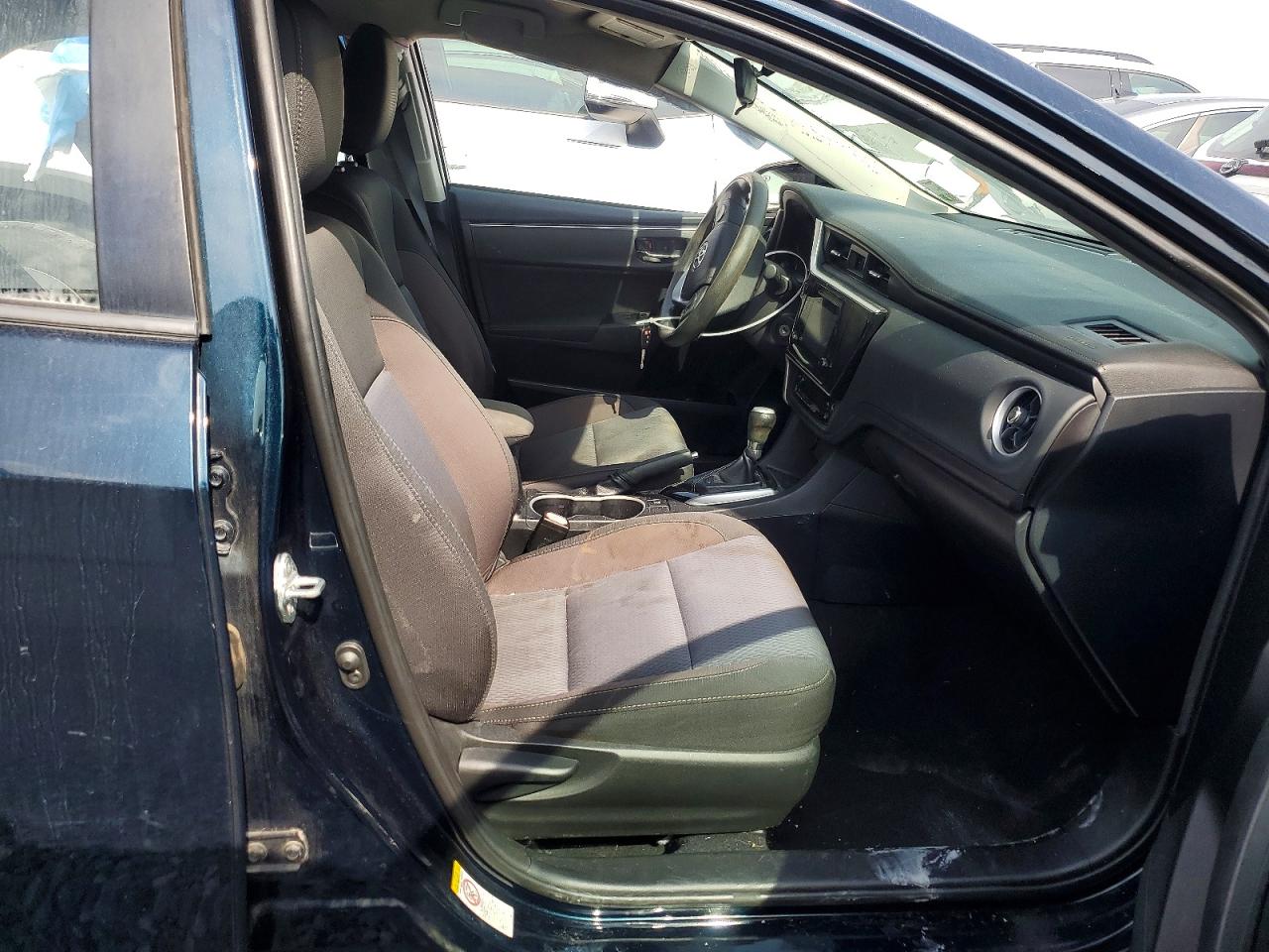 2018 Toyota Corolla Le Blue vin: 2T1BURHE4JC976002