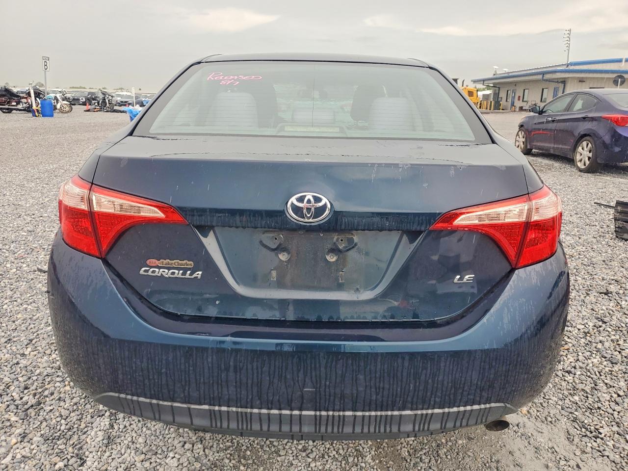 2018 Toyota Corolla Le Blue vin: 2T1BURHE4JC976002