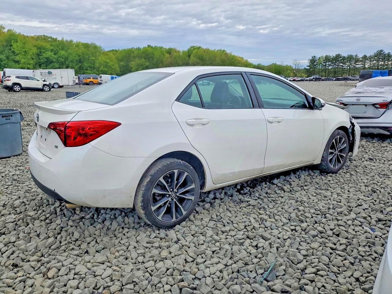 2019 Toyota Corolla Se White vin: 2T1BURHE4KC143673