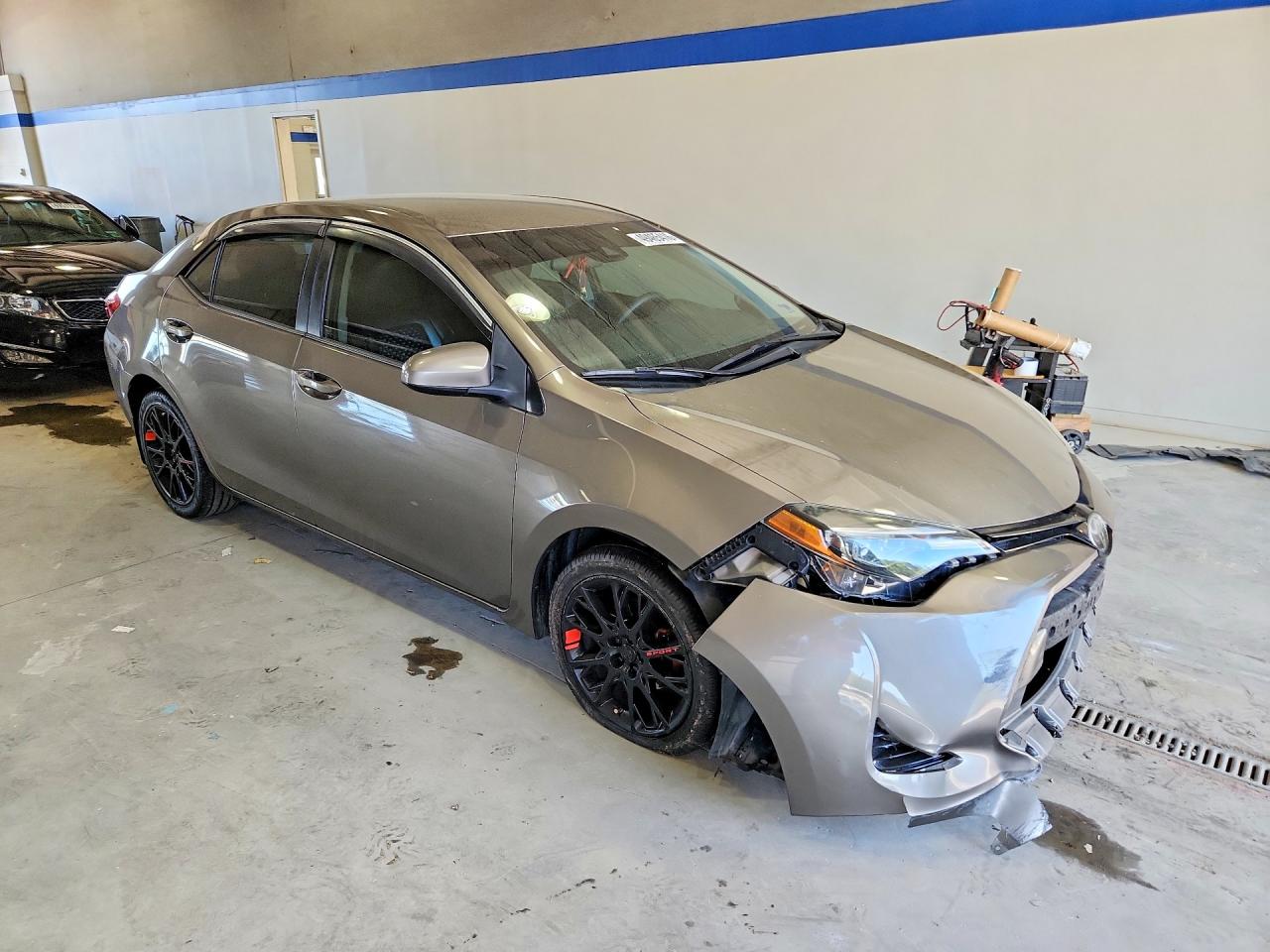 2019 Toyota Corolla Le Brown vin: 2T1BURHE4KC154642