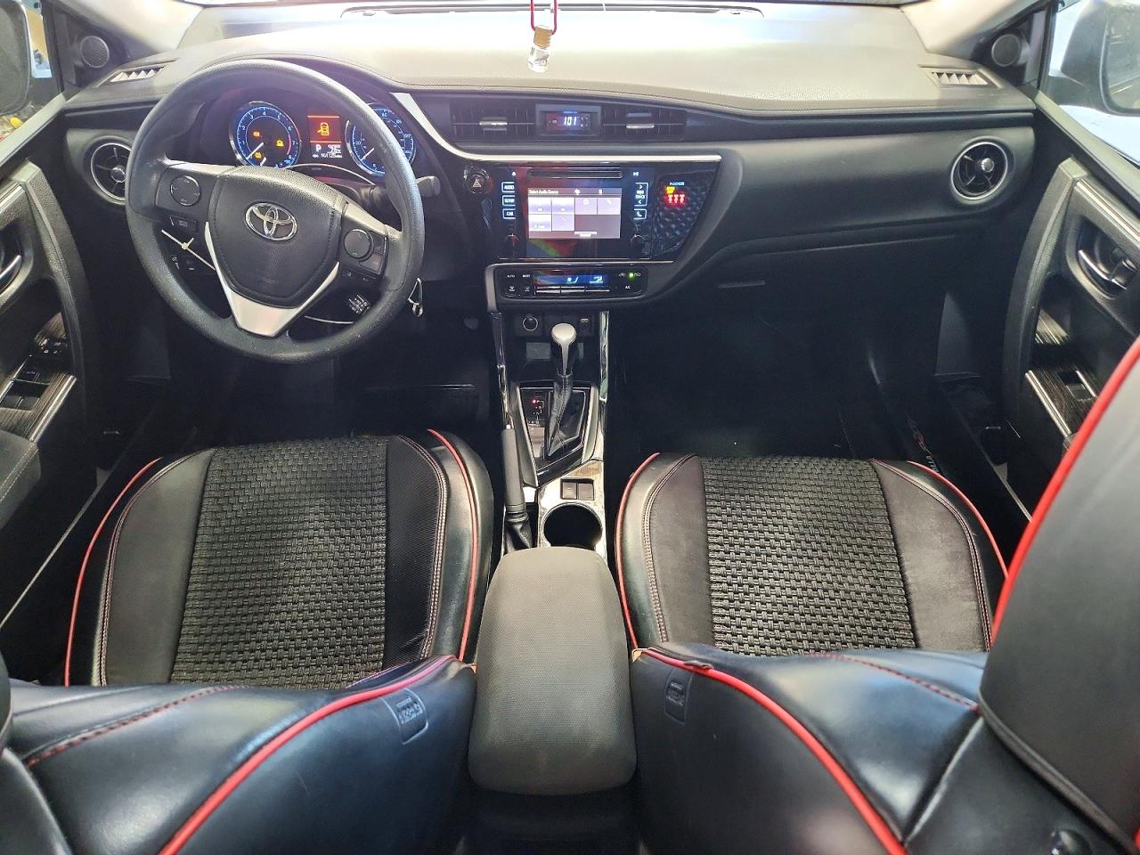 2019 Toyota Corolla Le Brown vin: 2T1BURHE4KC154642