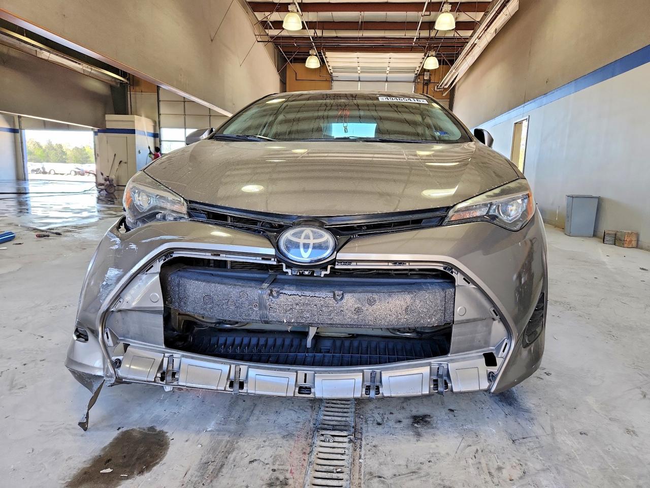 2019 Toyota Corolla Le Brown vin: 2T1BURHE4KC154642