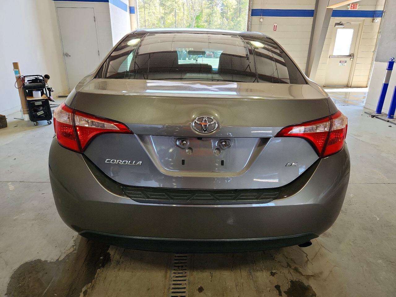 2019 Toyota Corolla Le Brown vin: 2T1BURHE4KC154642