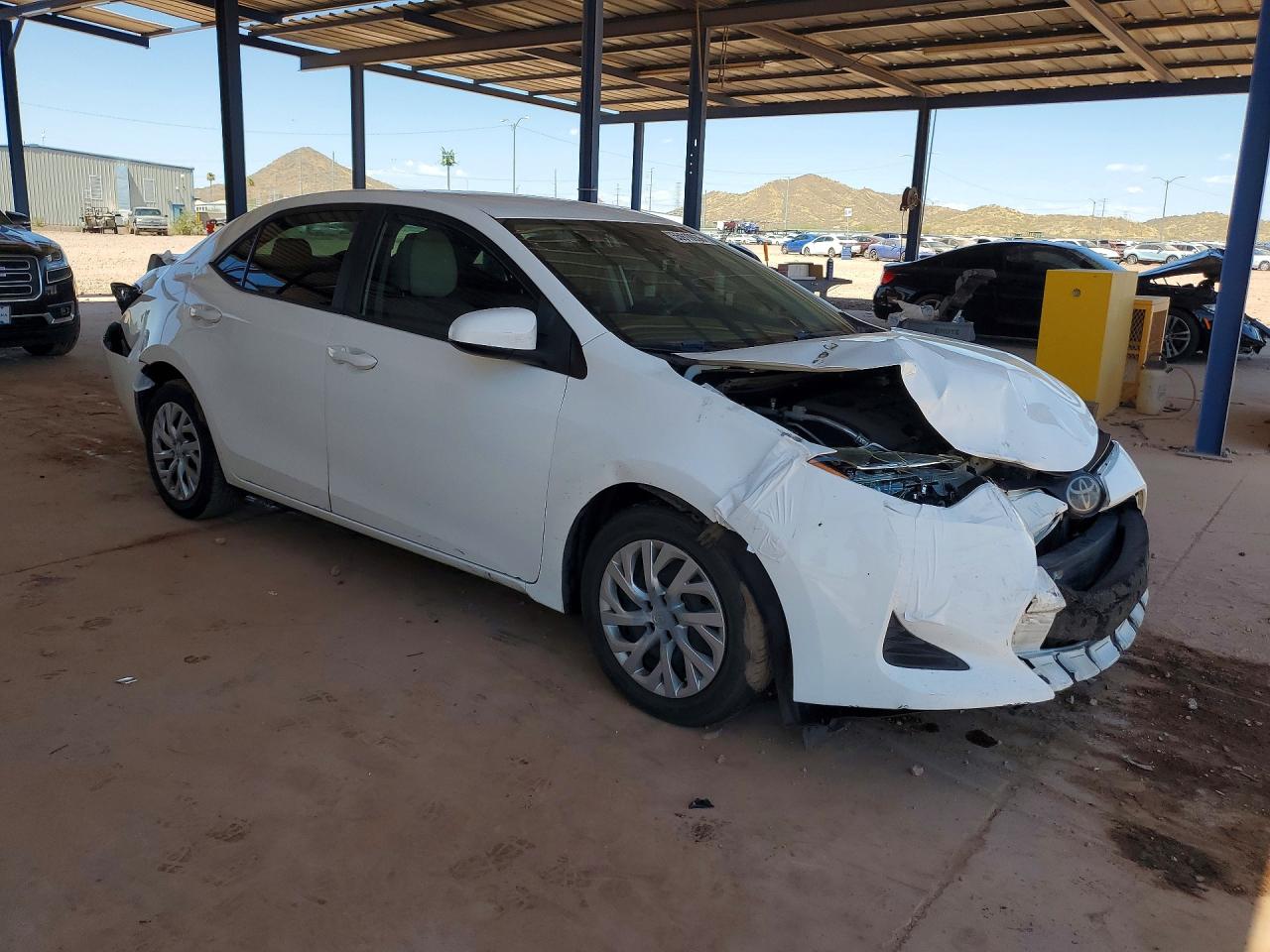 2019 Toyota Corolla Le White vin: 2T1BURHE4KC192632