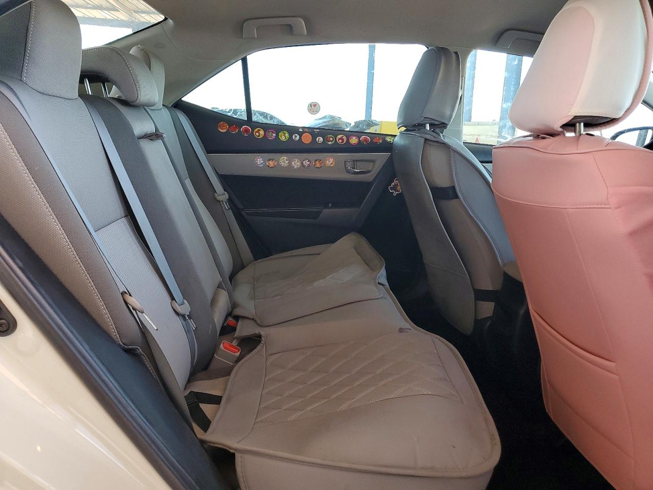 2019 Toyota Corolla Le White vin: 2T1BURHE4KC192632