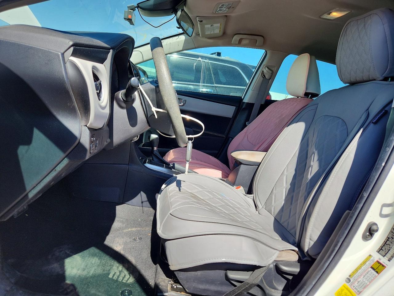 2019 Toyota Corolla Le White vin: 2T1BURHE4KC192632