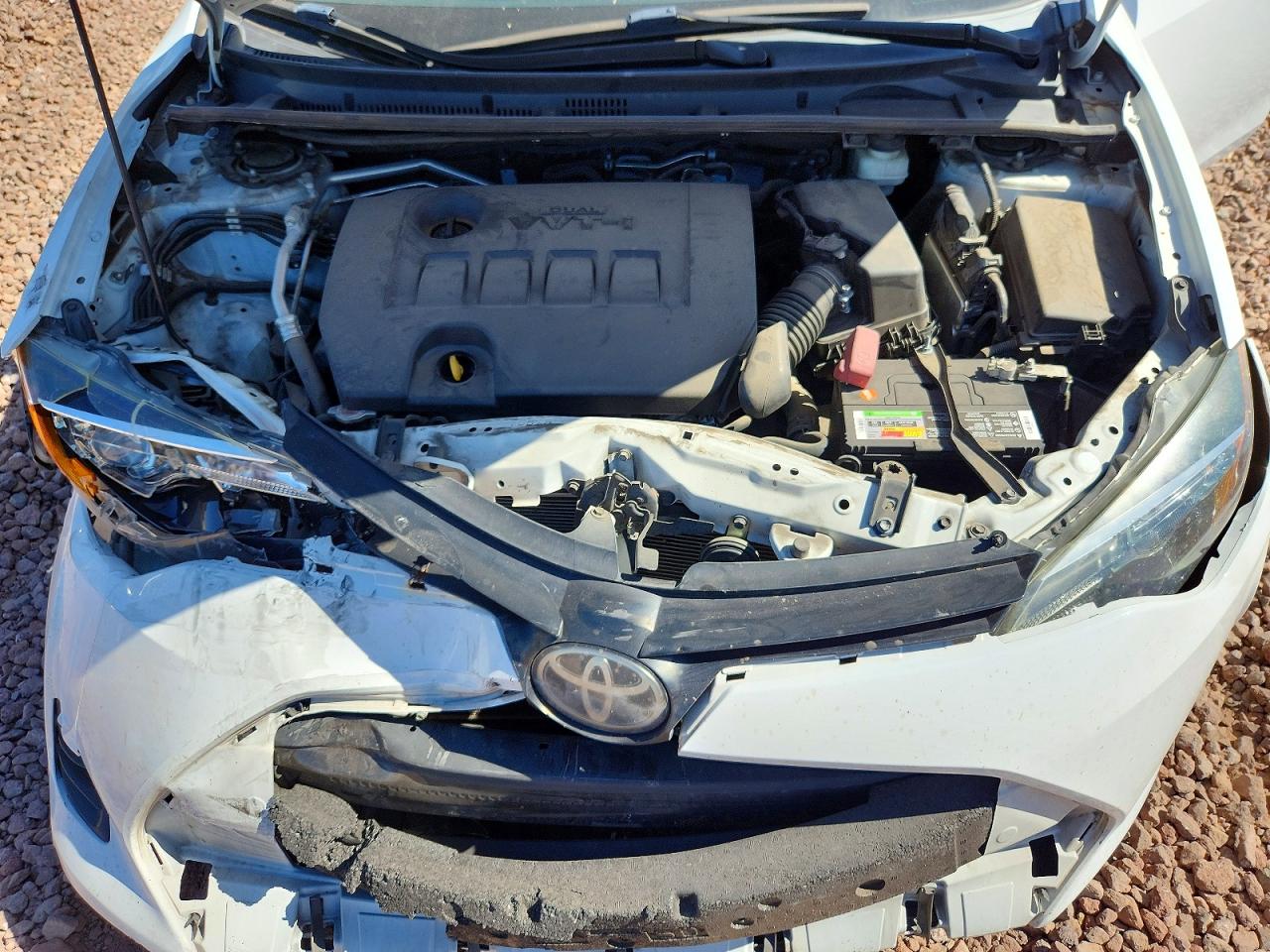 2019 Toyota Corolla Le White vin: 2T1BURHE4KC192632