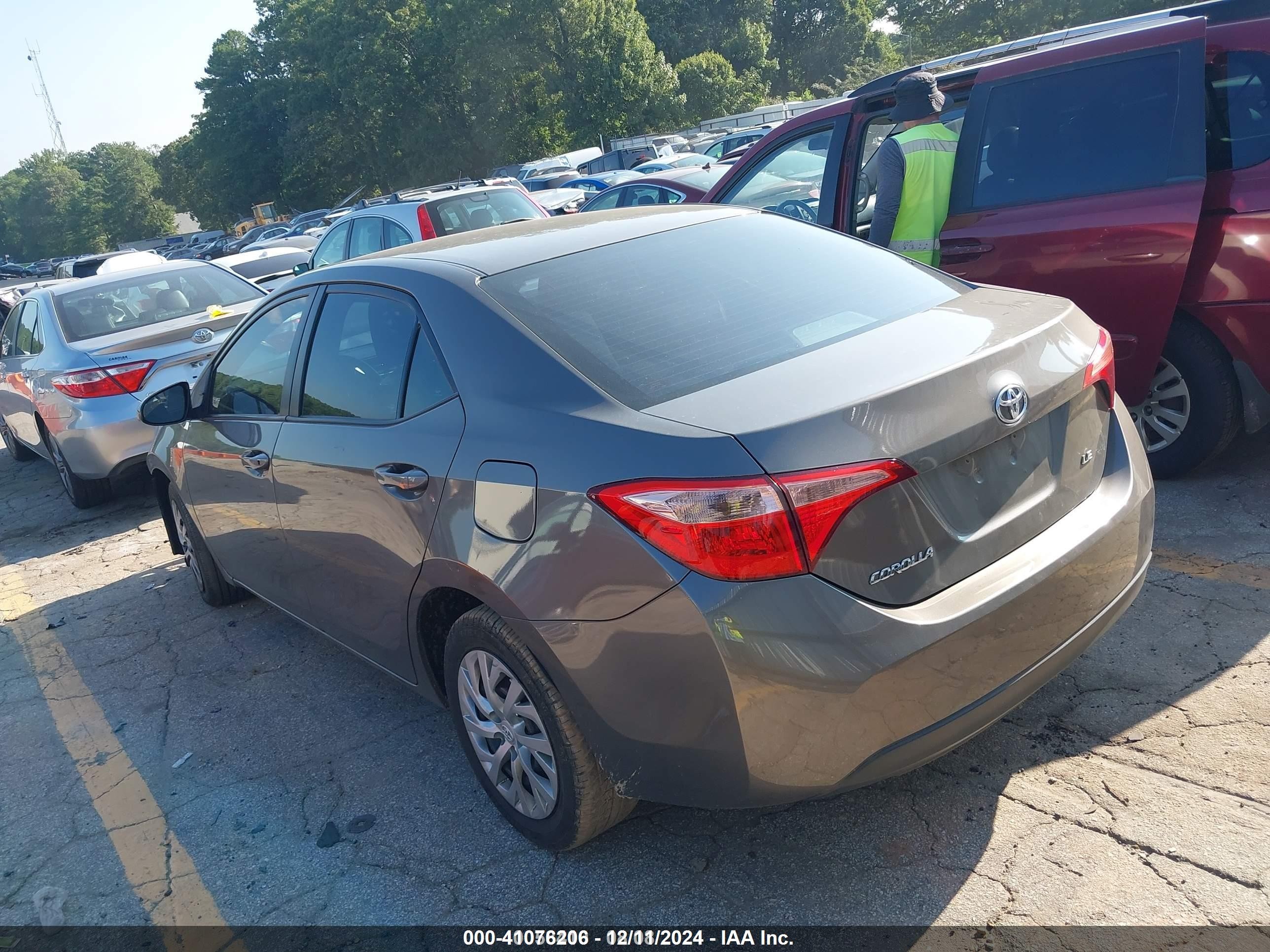 2019 Toyota Corolla Le Gray vin: 2T1BURHE4KC221417