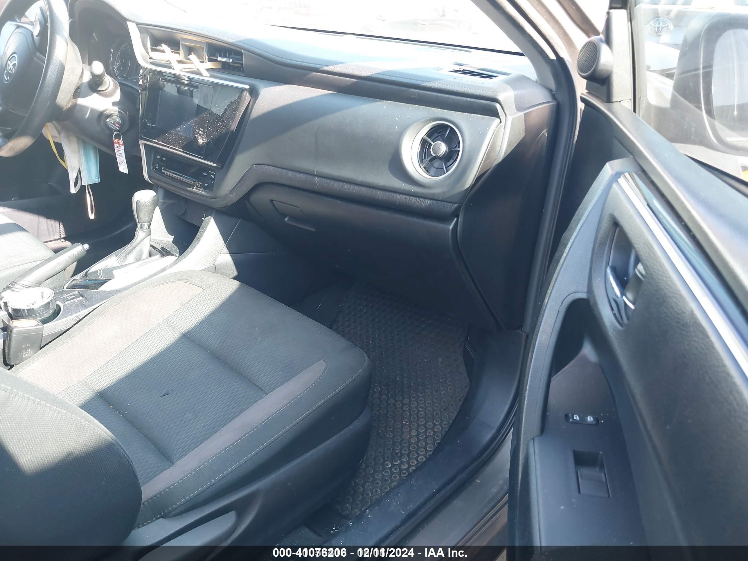 2019 Toyota Corolla Le Gray vin: 2T1BURHE4KC221417