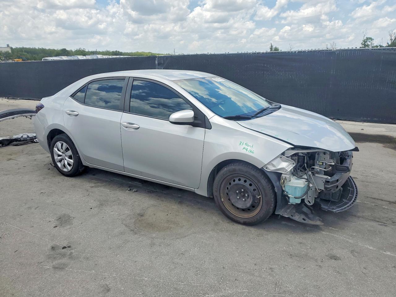 2014 Toyota Corolla Le Silver vin: 2T1BURHE5EC011445