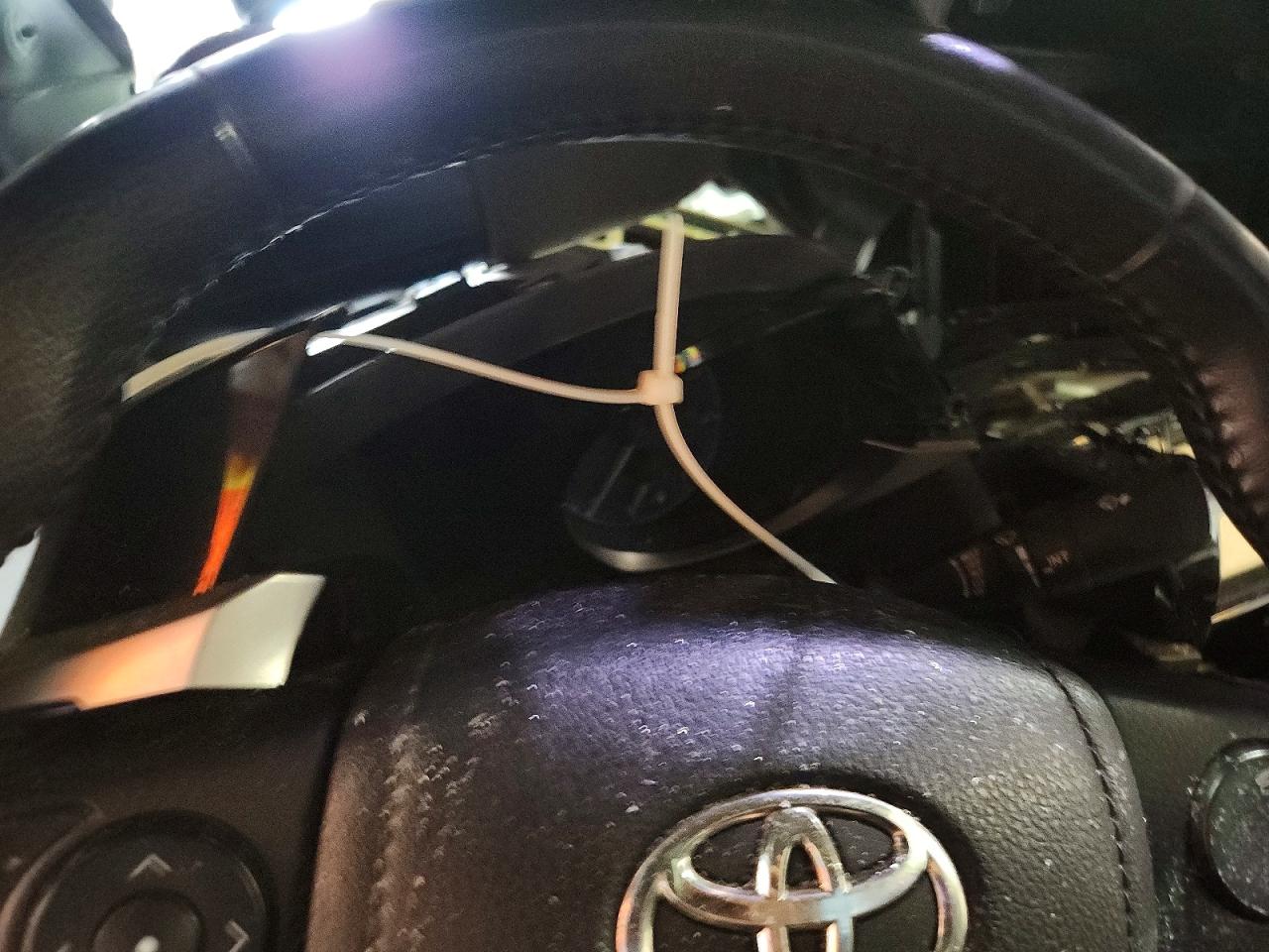 2014 Toyota Corolla S Plus Silver vin: 2T1BURHE5EC012790
