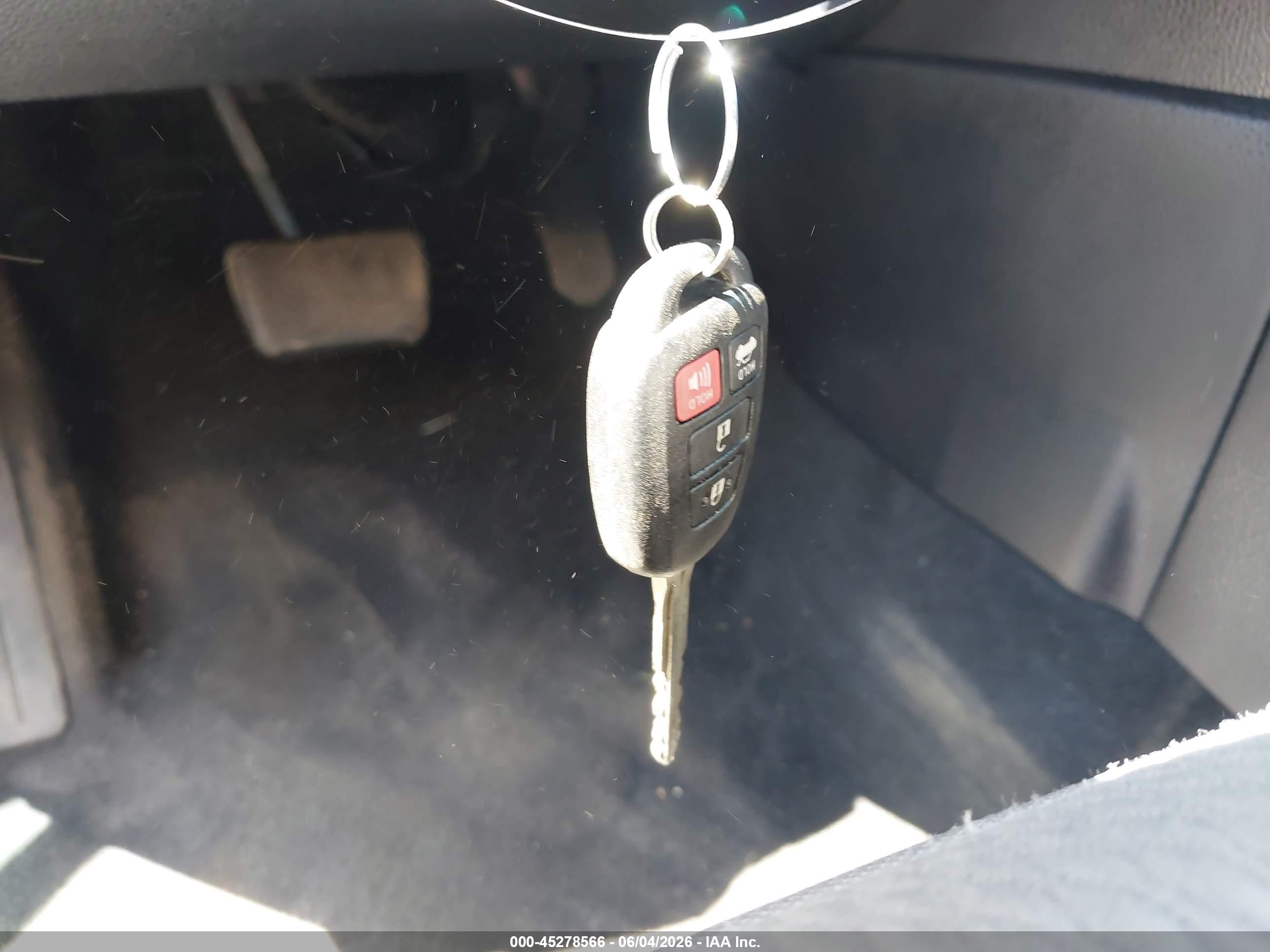 2014 Toyota Corolla Le Silver vin: 2T1BURHE5EC028570