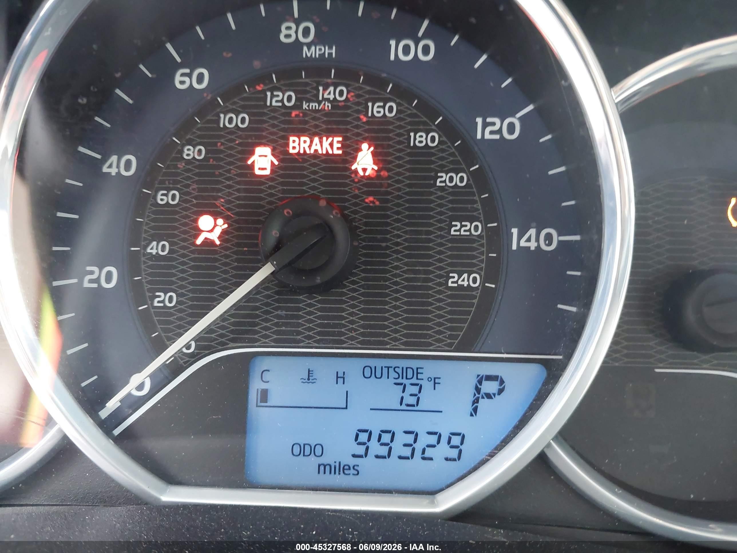 2014 Toyota Corolla Le Red vin: 2T1BURHE5EC030397