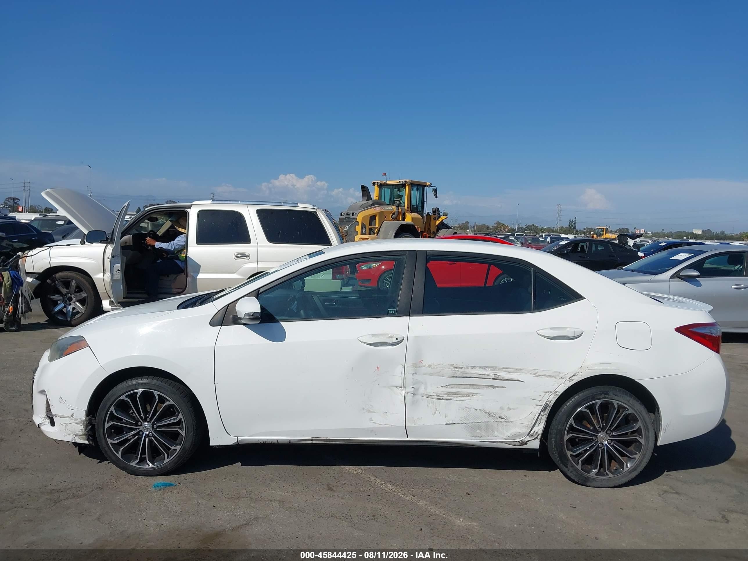2014 Toyota Corolla S Plus White vin: 2T1BURHE5EC056174