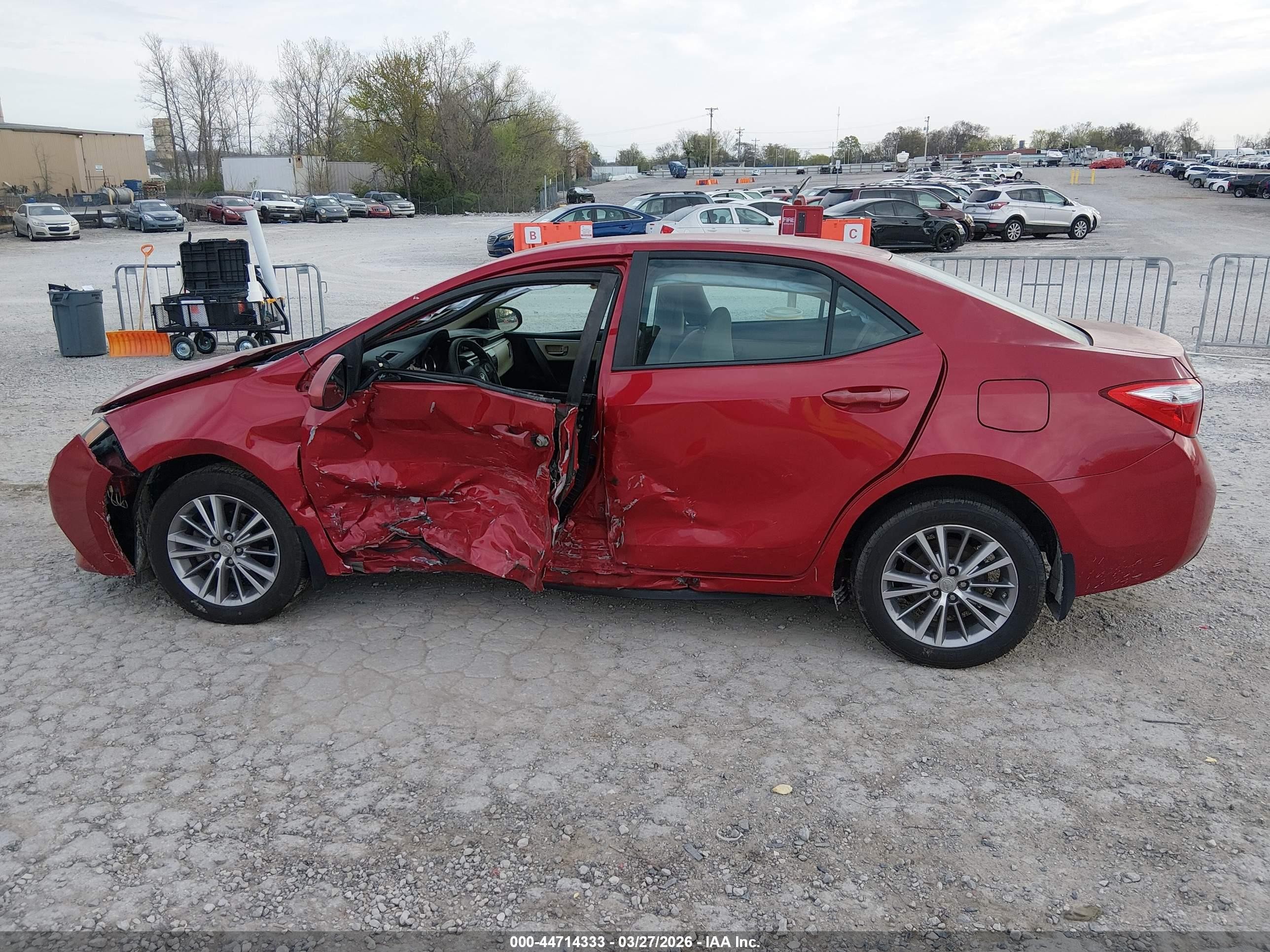 2014 Toyota Corolla Le Plus Red vin: 2T1BURHE5EC207210
