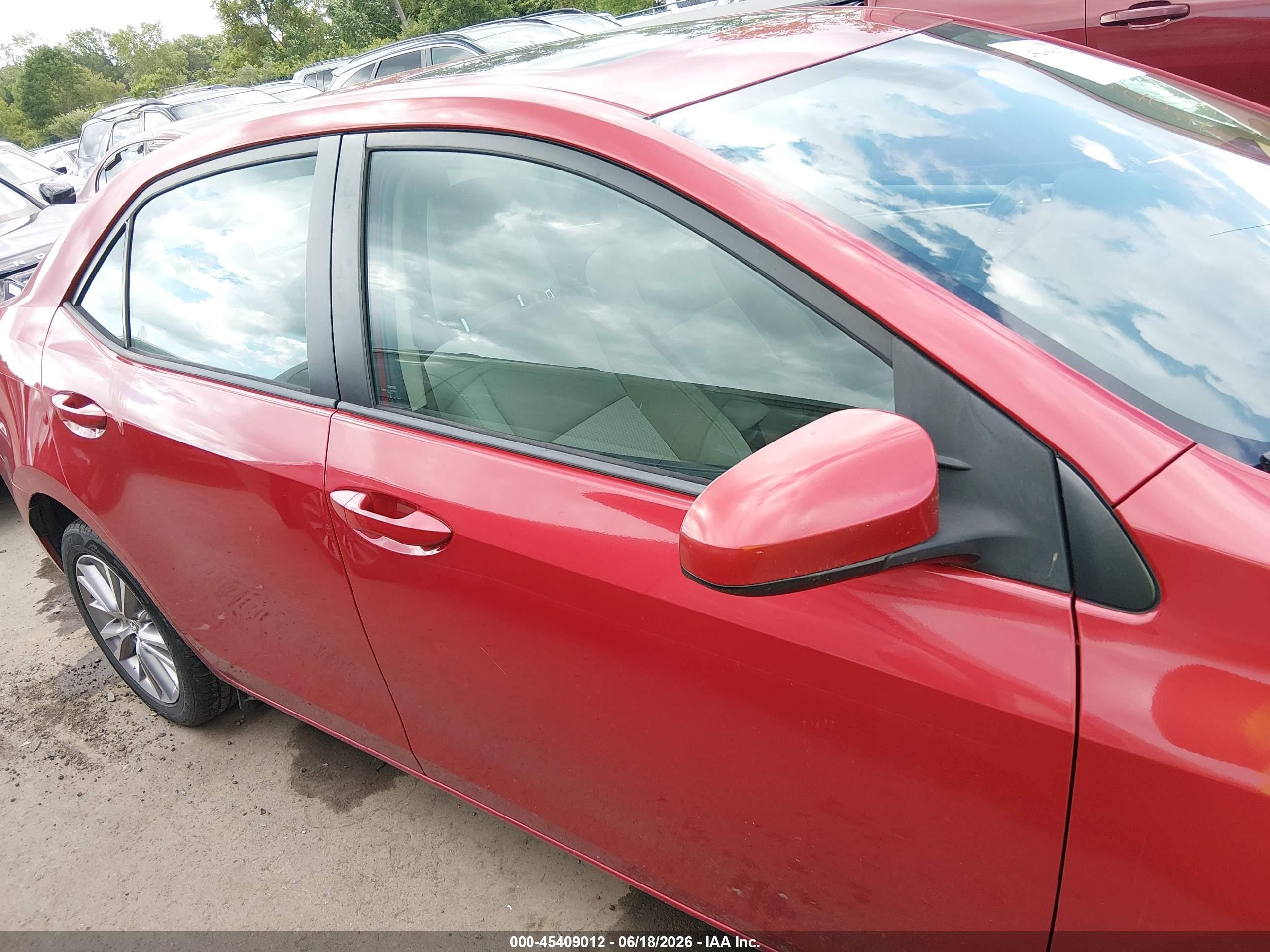 2015 Toyota Corolla Le Plus Red vin: 2T1BURHE5FC236482