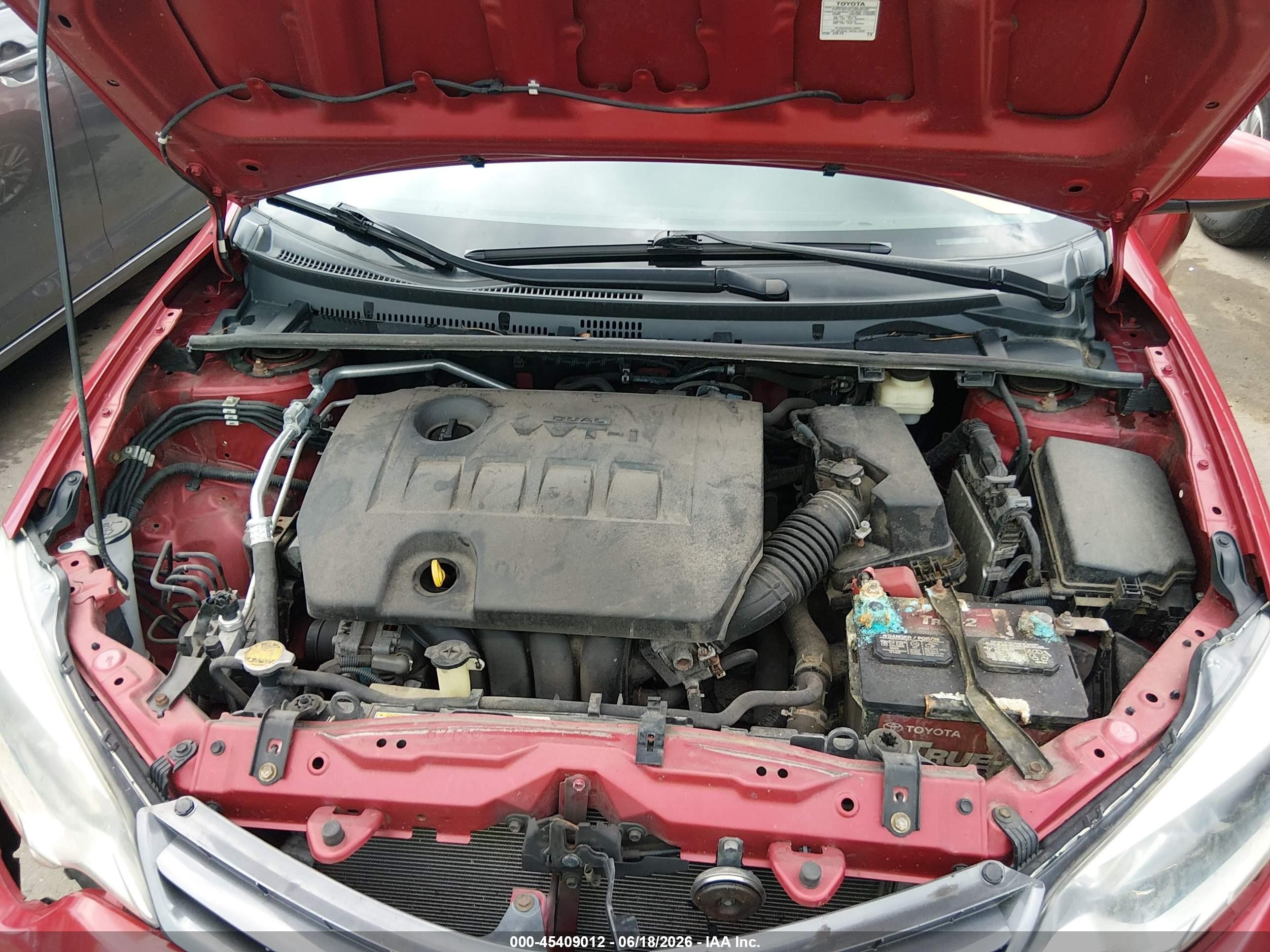 2015 Toyota Corolla Le Plus Red vin: 2T1BURHE5FC236482