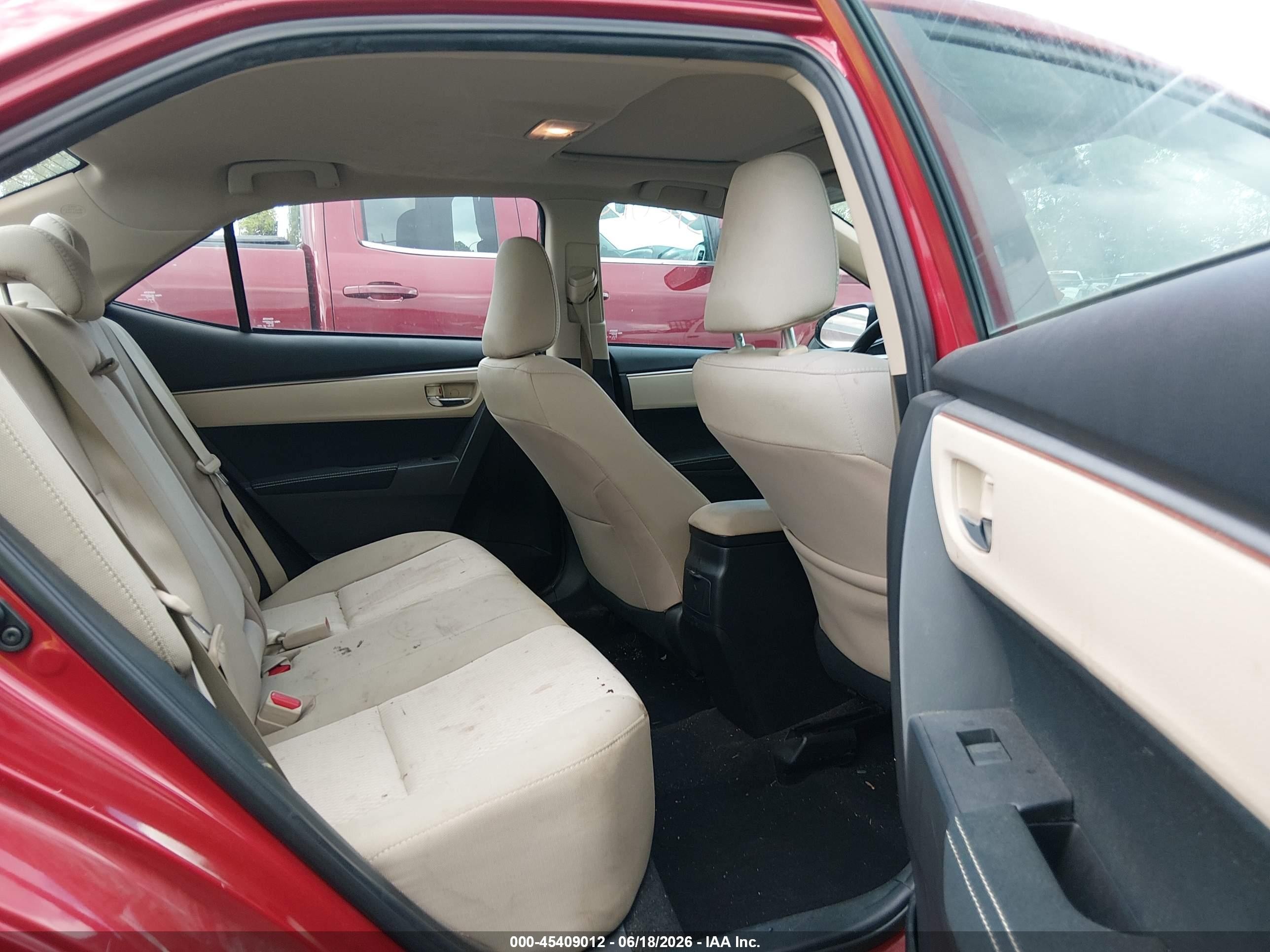 2015 Toyota Corolla Le Plus Red vin: 2T1BURHE5FC236482