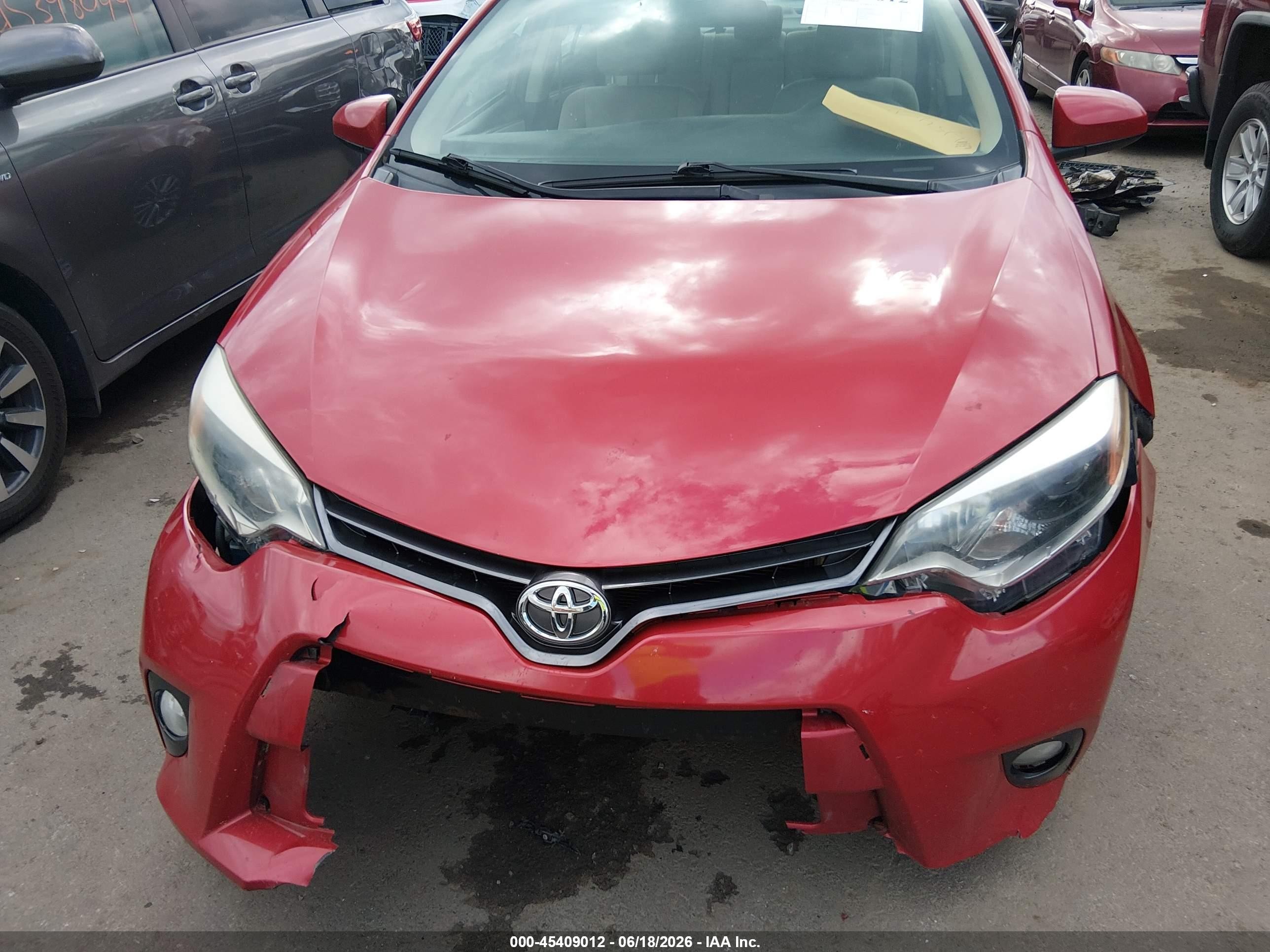 2015 Toyota Corolla Le Plus Red vin: 2T1BURHE5FC236482
