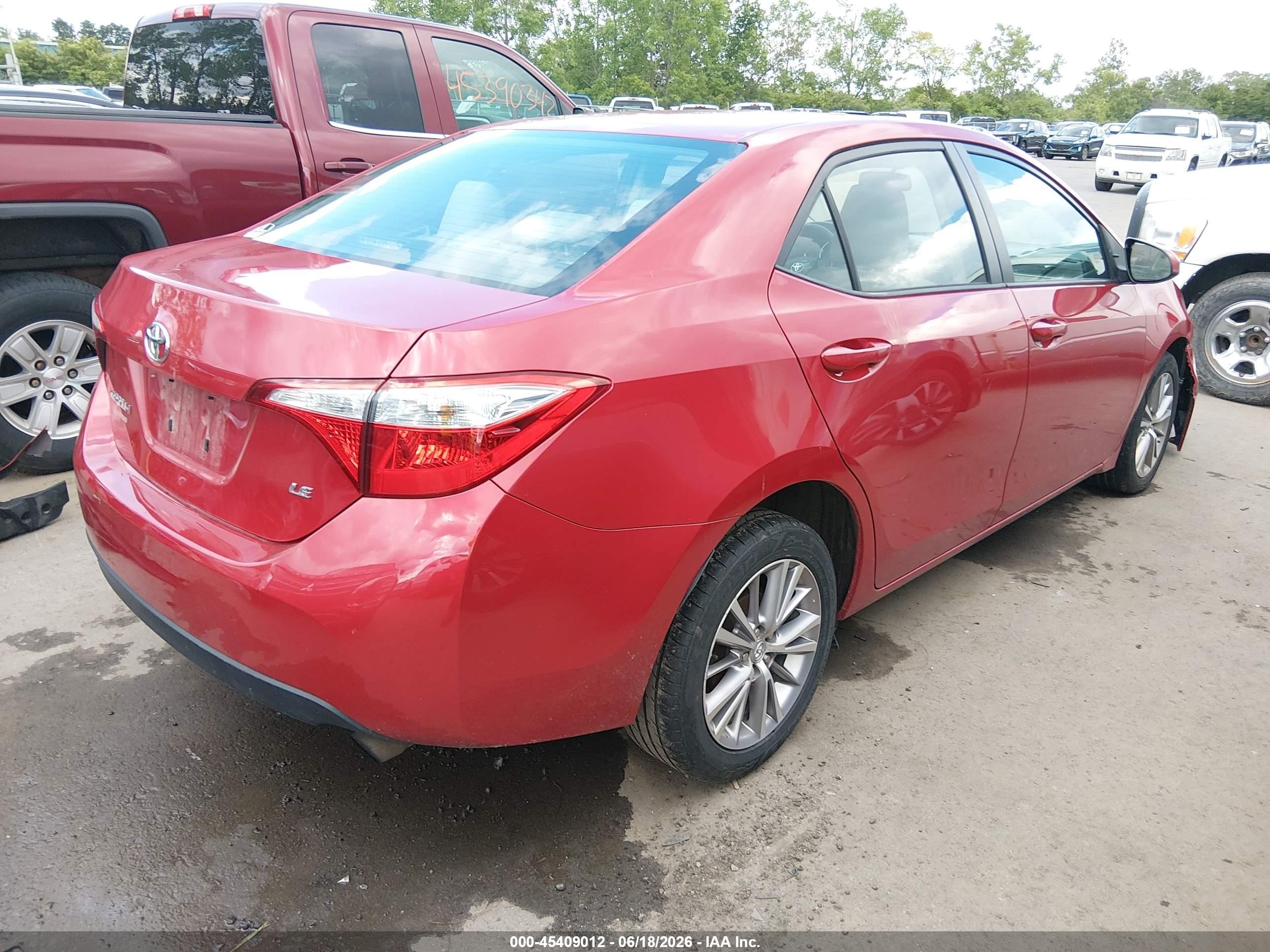 2015 Toyota Corolla Le Plus Red vin: 2T1BURHE5FC236482