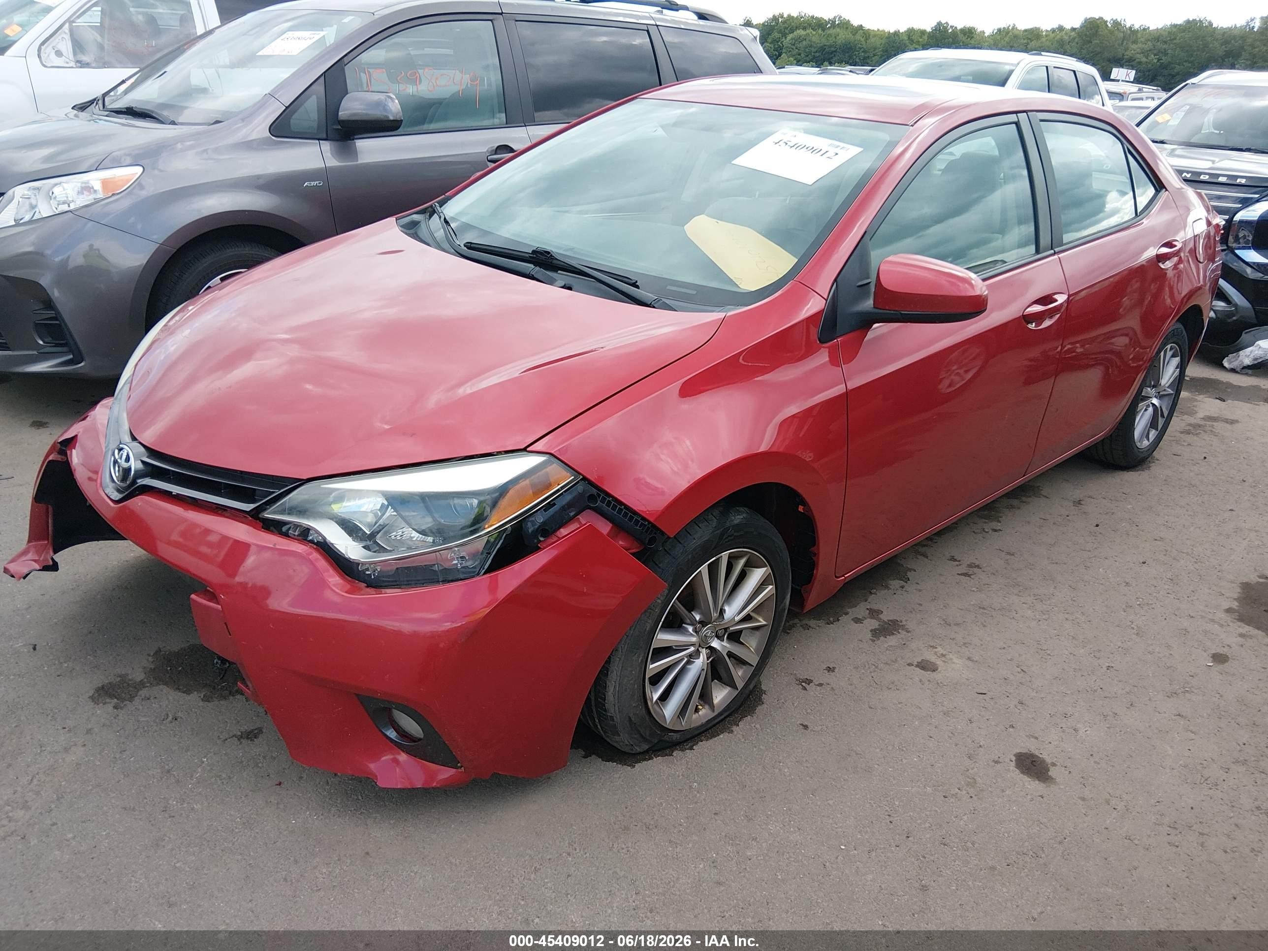 2015 Toyota Corolla Le Plus Red vin: 2T1BURHE5FC236482