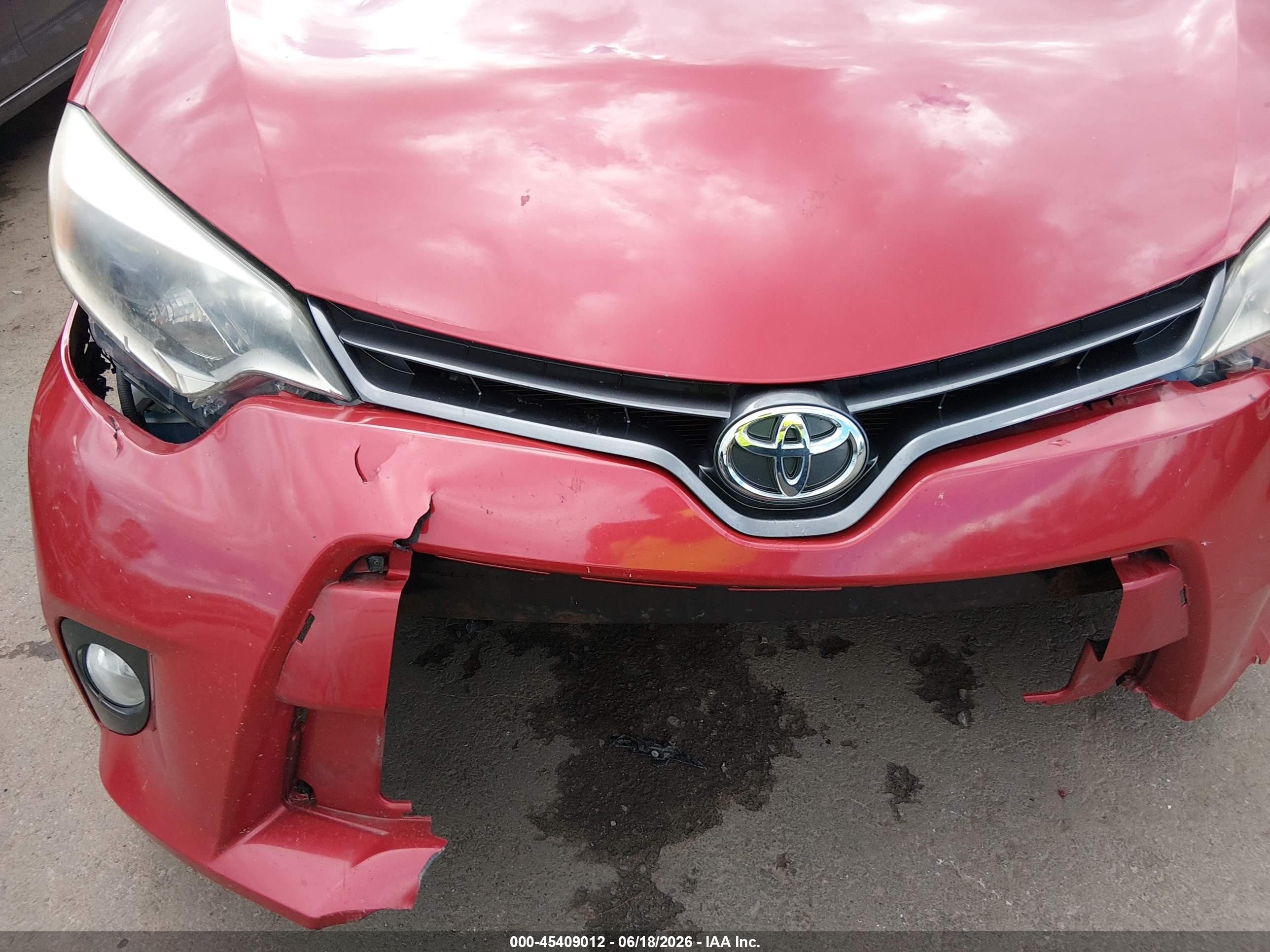 2015 Toyota Corolla Le Plus Red vin: 2T1BURHE5FC236482