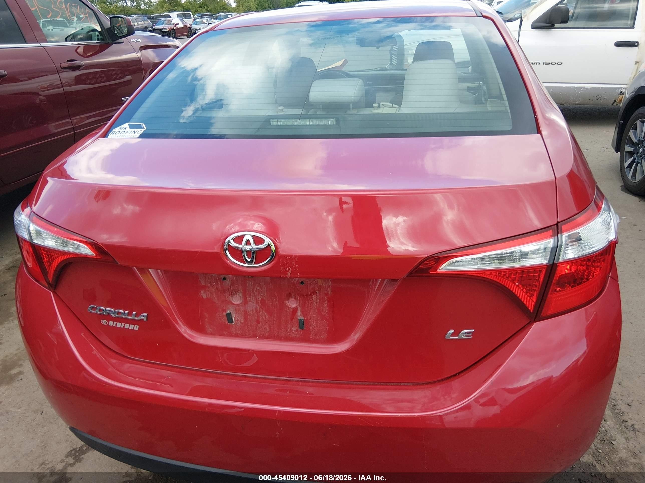 2015 Toyota Corolla Le Plus Red vin: 2T1BURHE5FC236482