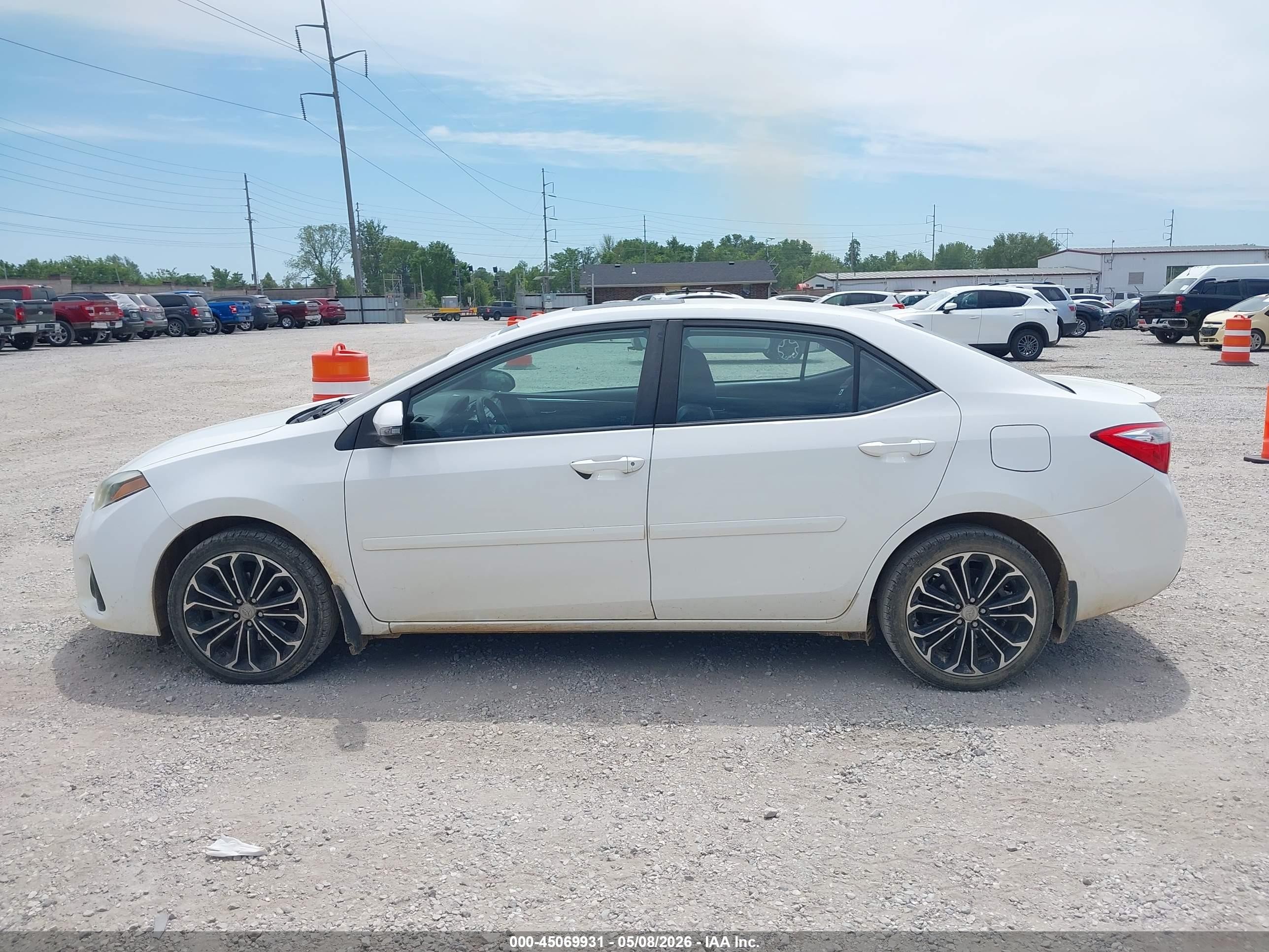 2015 Toyota Corolla S Plus White vin: 2T1BURHE5FC255212