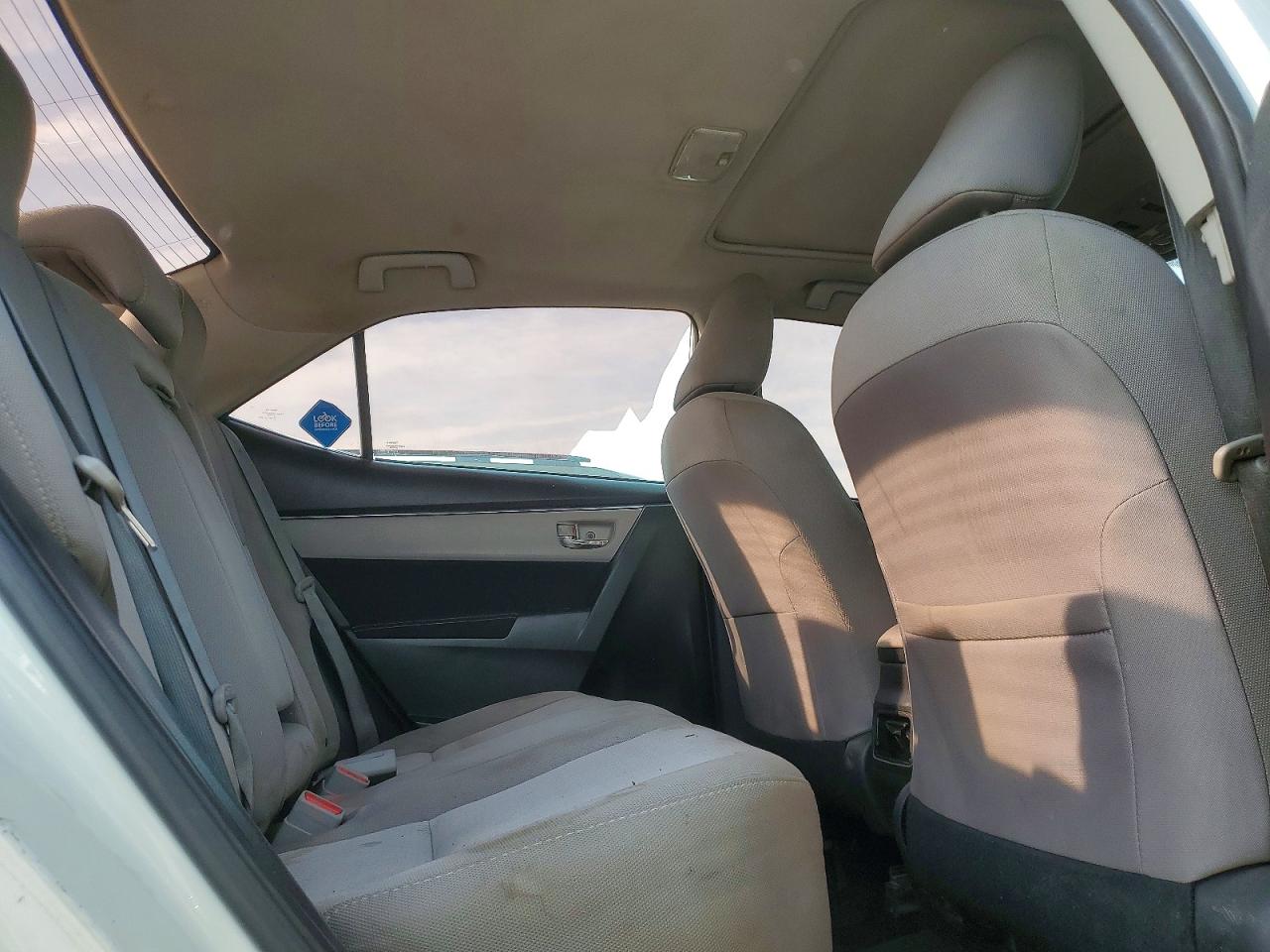 2015 Toyota Corolla L White vin: 2T1BURHE5FC304182