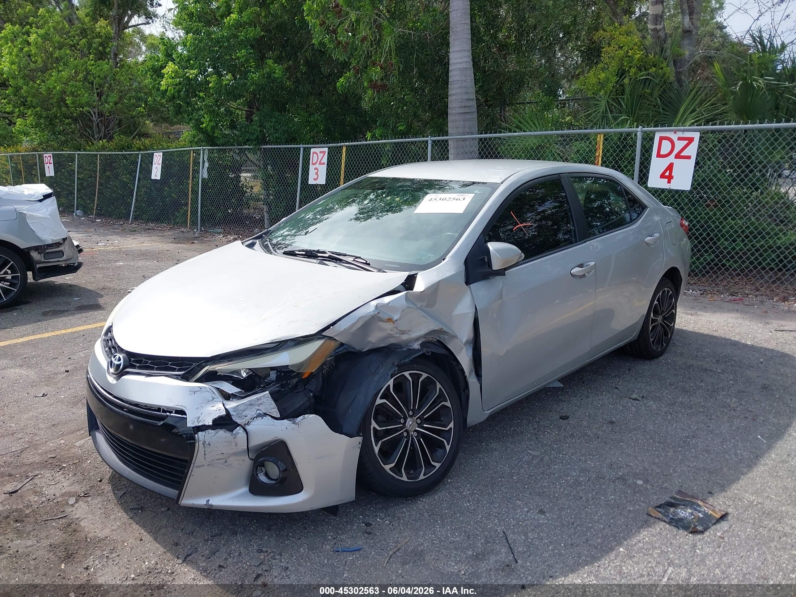 2015 Toyota Corolla S Plus Silver vin: 2T1BURHE5FC315103