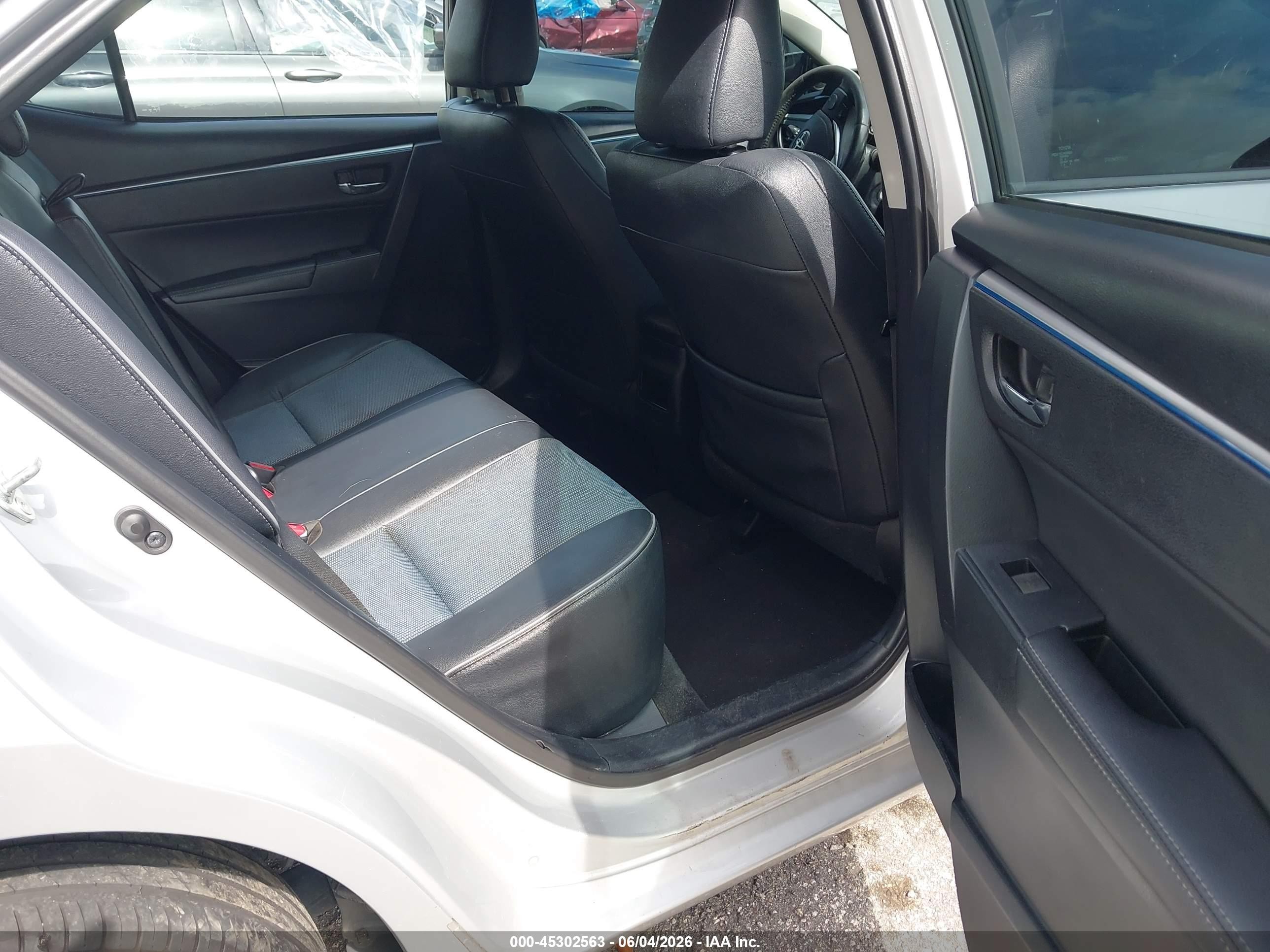 2015 Toyota Corolla S Plus Silver vin: 2T1BURHE5FC315103