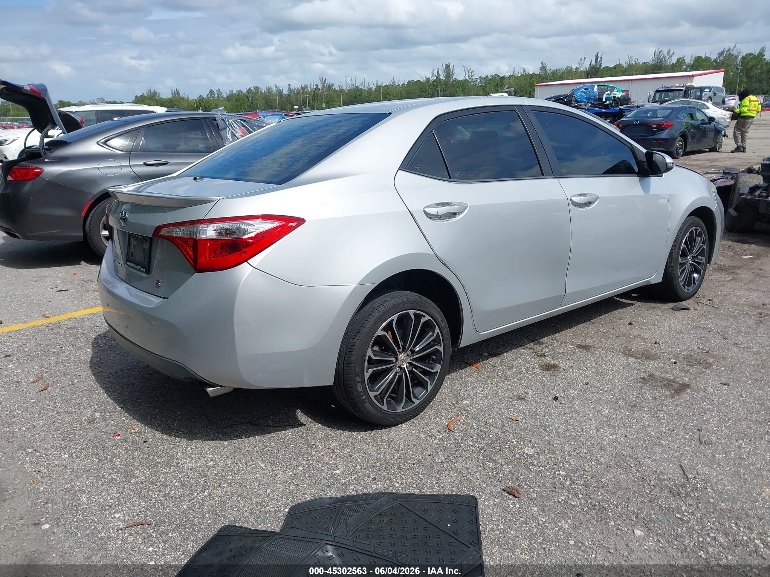 2015 Toyota Corolla S Plus Silver vin: 2T1BURHE5FC315103