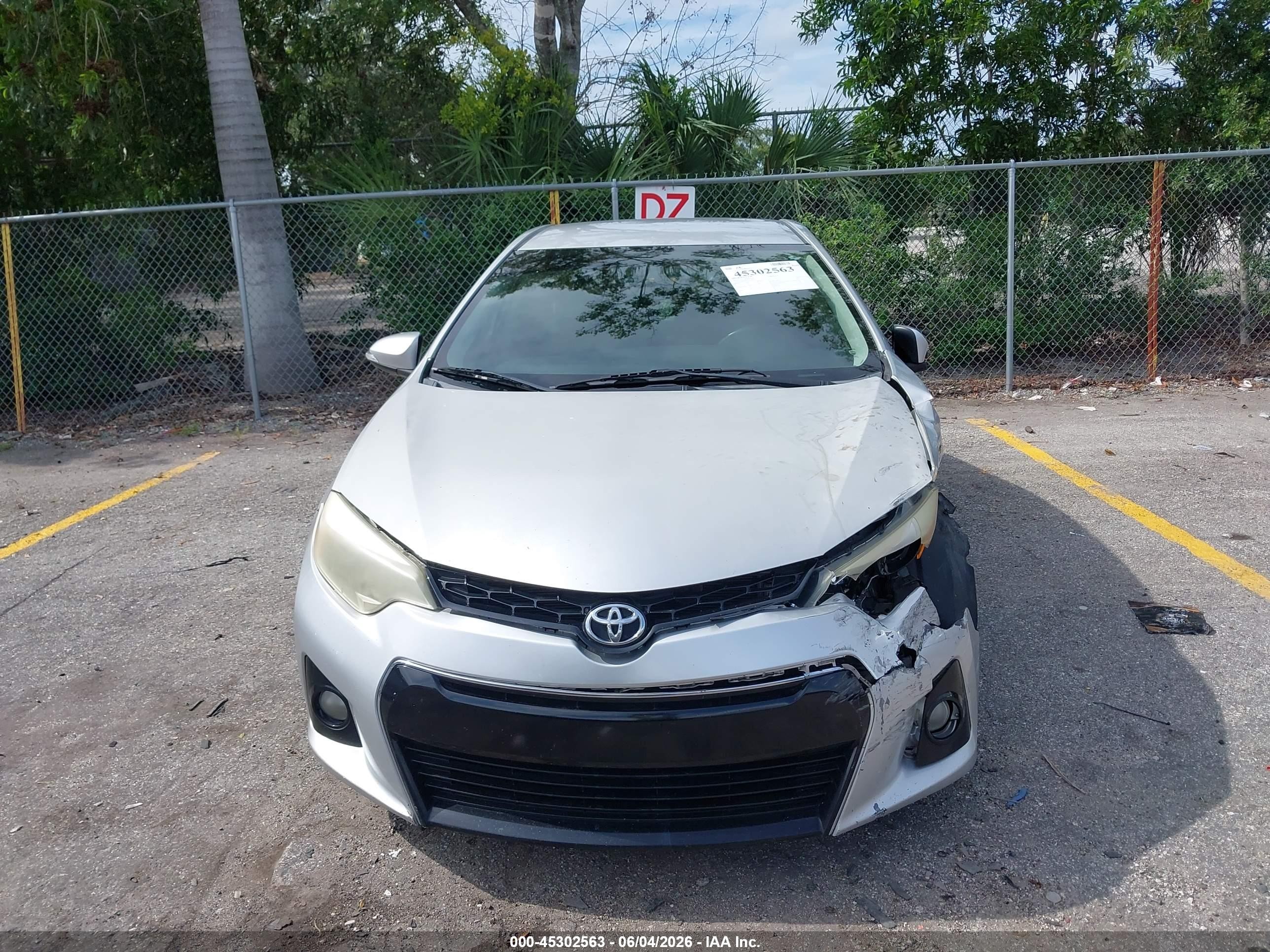 2015 Toyota Corolla S Plus Silver vin: 2T1BURHE5FC315103
