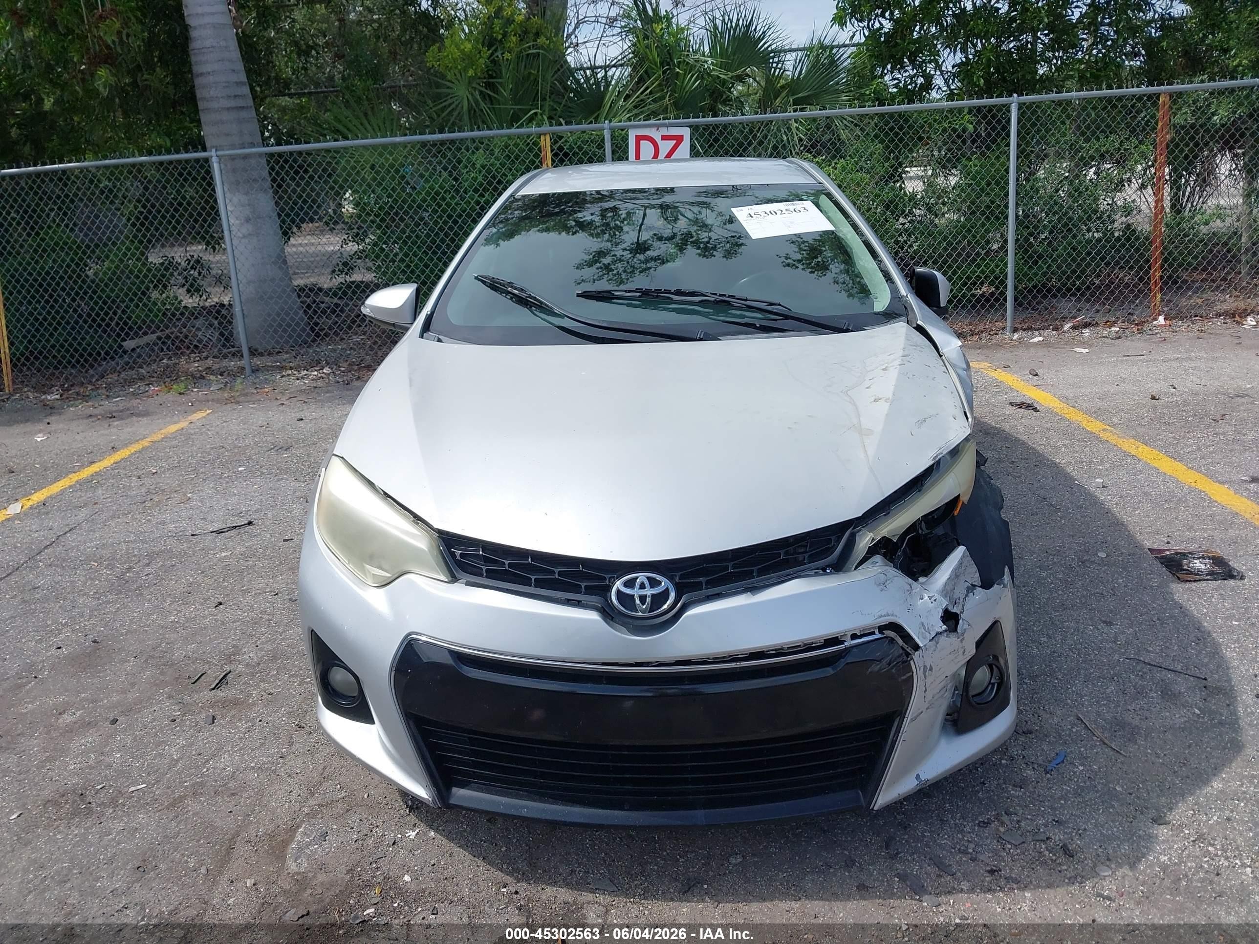 2015 Toyota Corolla S Plus Silver vin: 2T1BURHE5FC315103