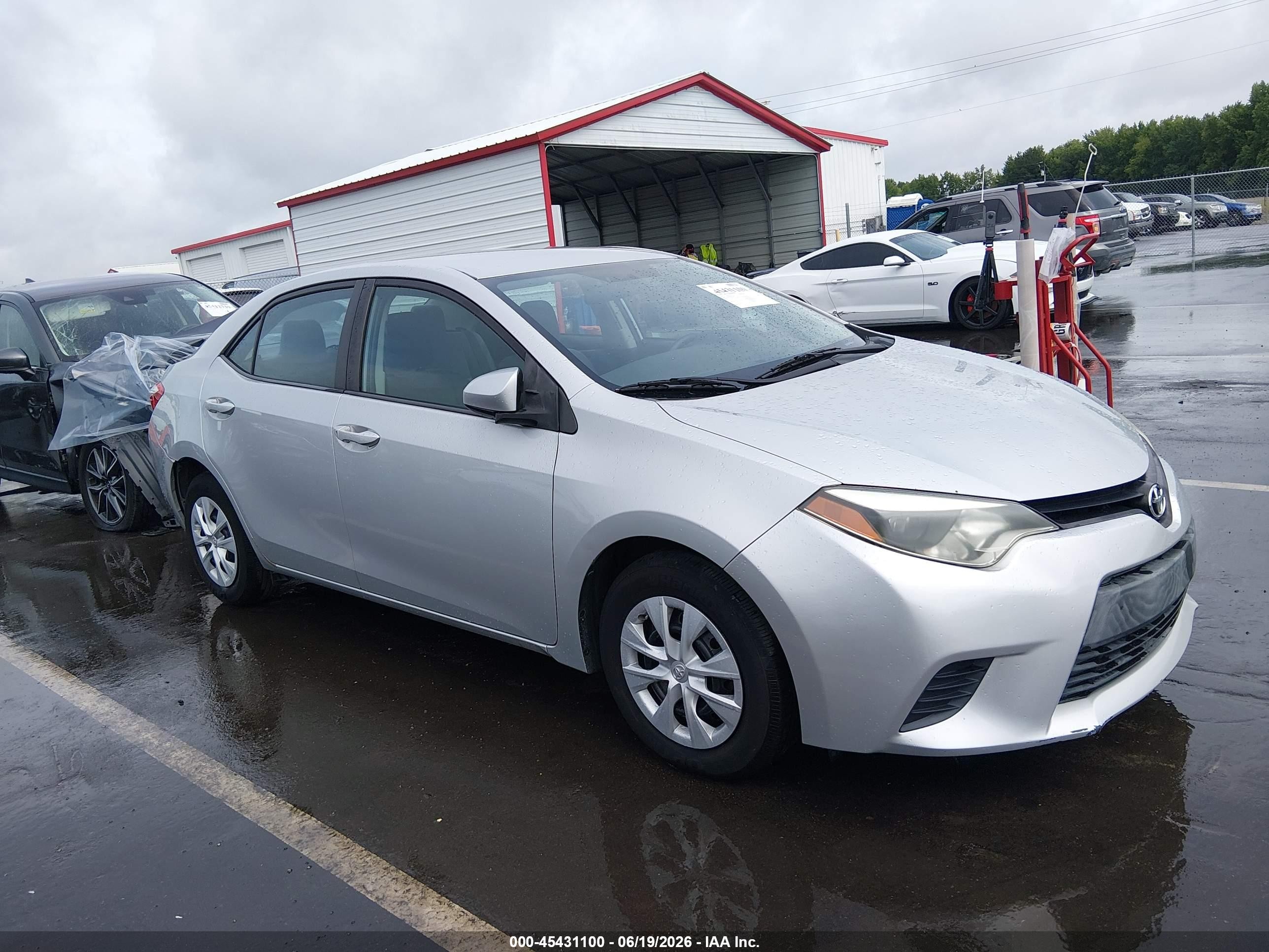 2015 Toyota Corolla L Silver vin: 2T1BURHE5FC318194