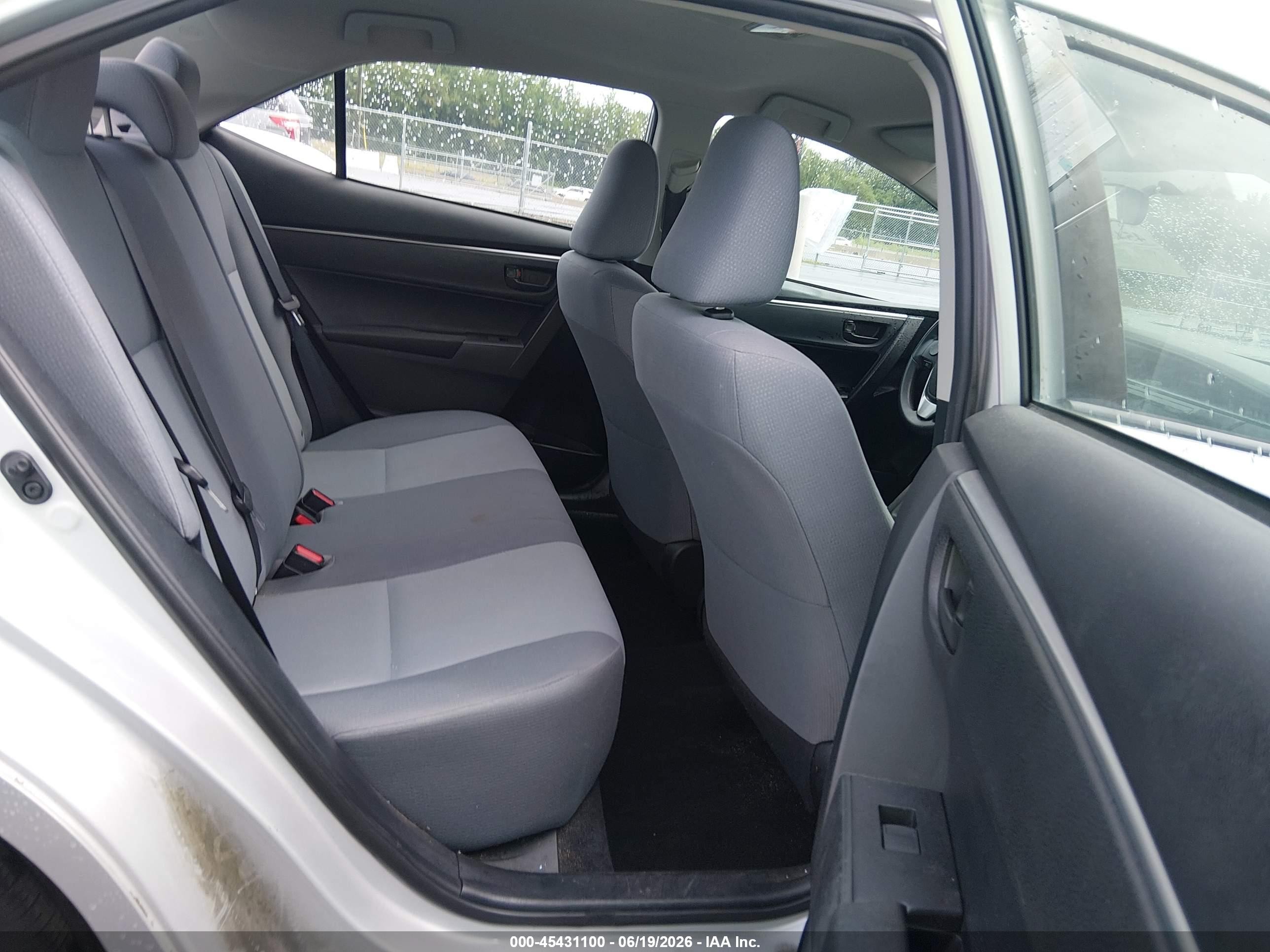 2015 Toyota Corolla L Silver vin: 2T1BURHE5FC318194