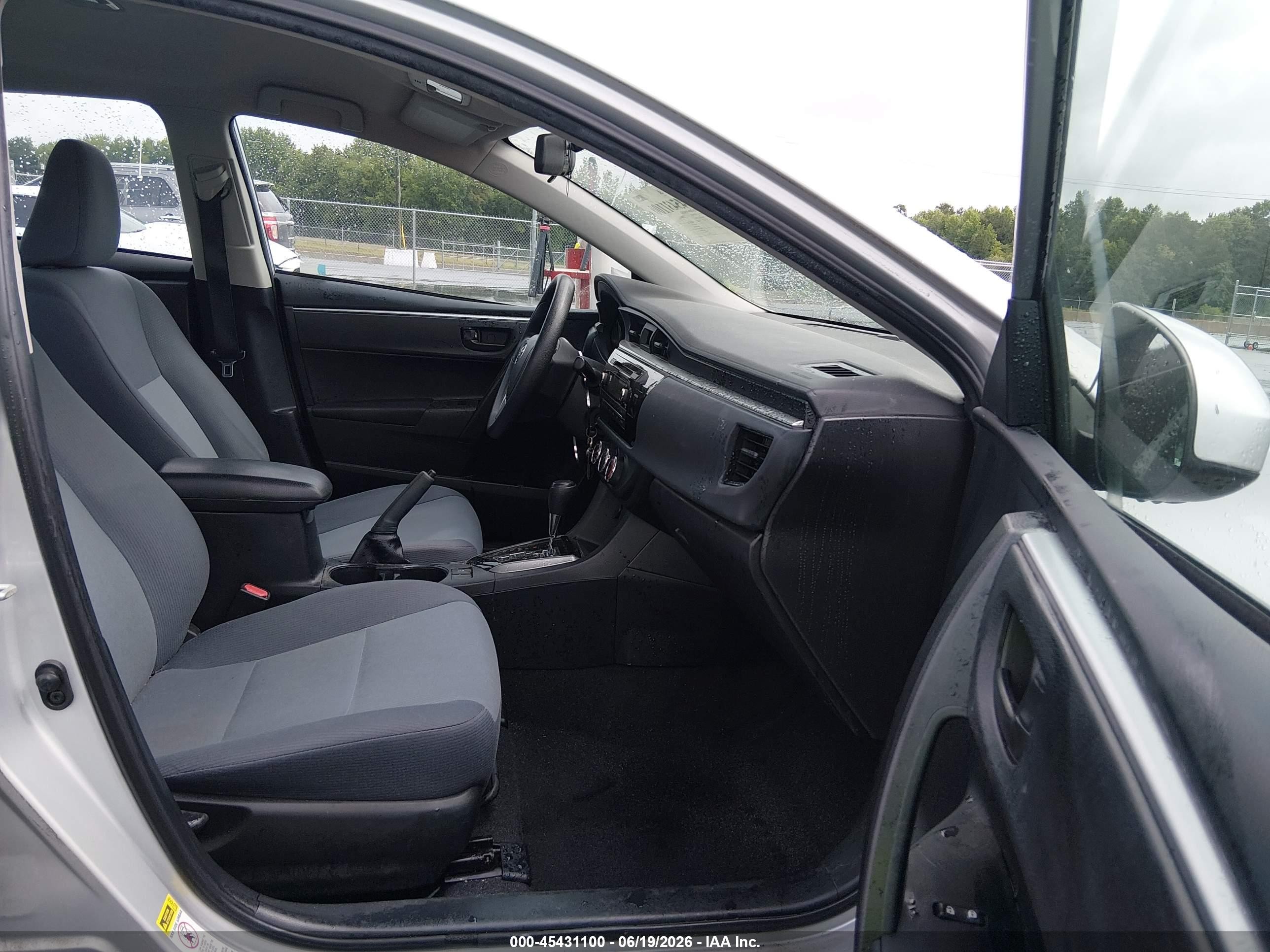 2015 Toyota Corolla L Silver vin: 2T1BURHE5FC318194