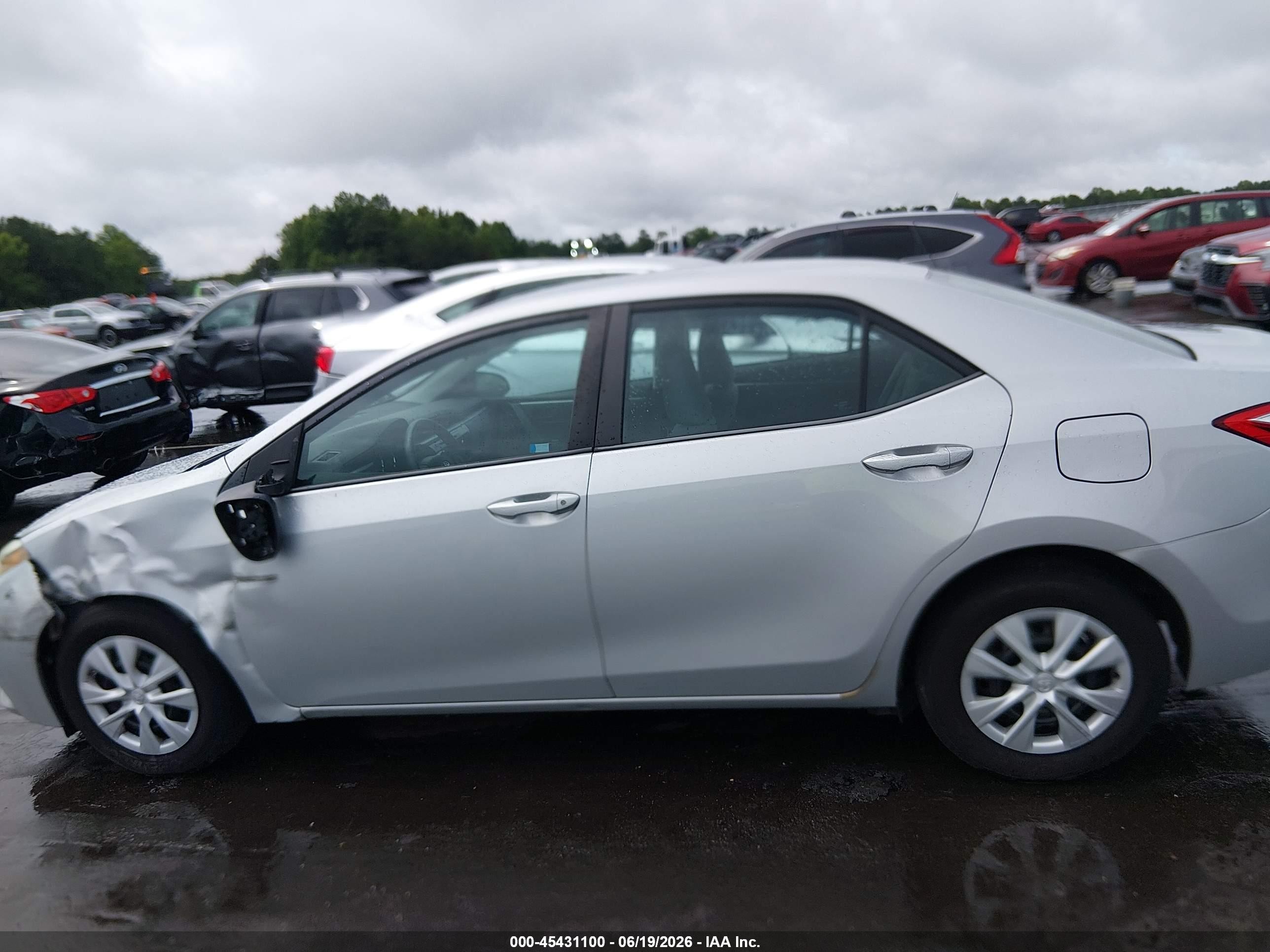 2015 Toyota Corolla L Silver vin: 2T1BURHE5FC318194