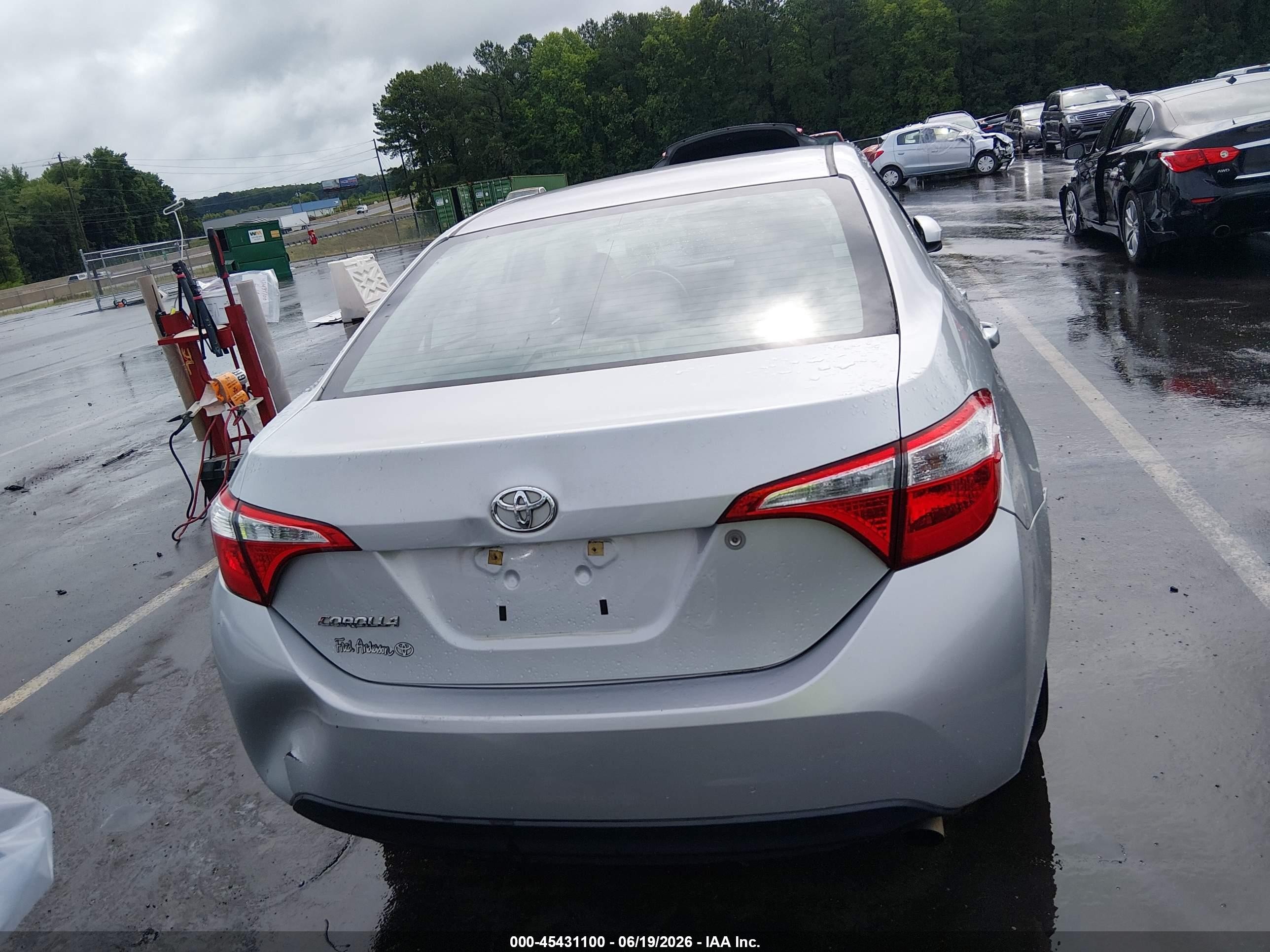 2015 Toyota Corolla L Silver vin: 2T1BURHE5FC318194