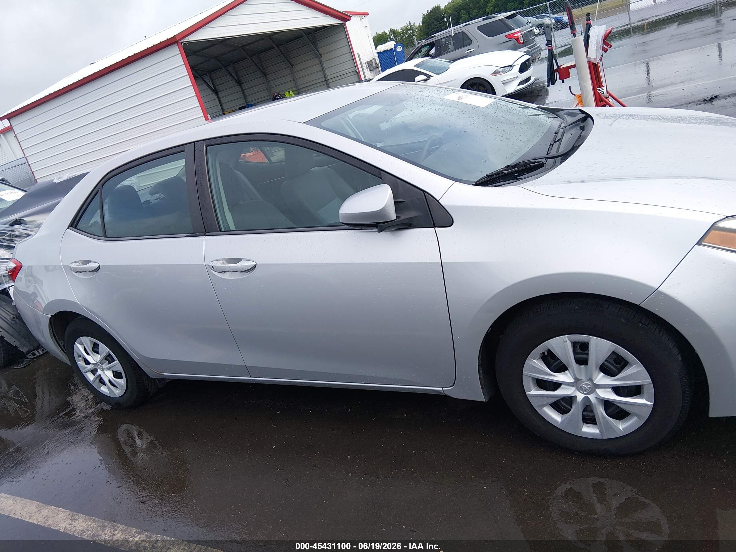 2015 Toyota Corolla L Silver vin: 2T1BURHE5FC318194