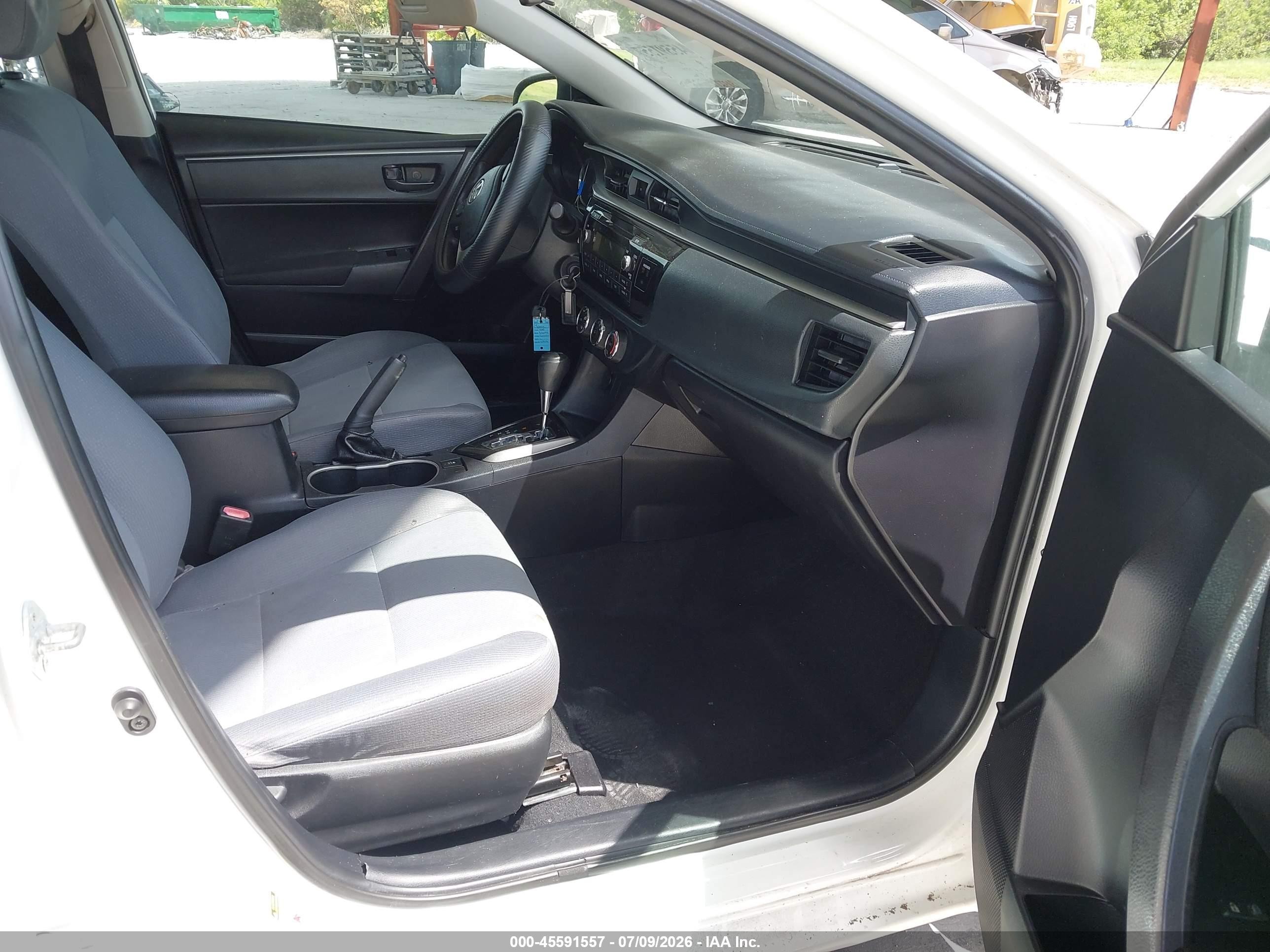 2015 Toyota Corolla L Белый vin: 2T1BURHE5FC330975