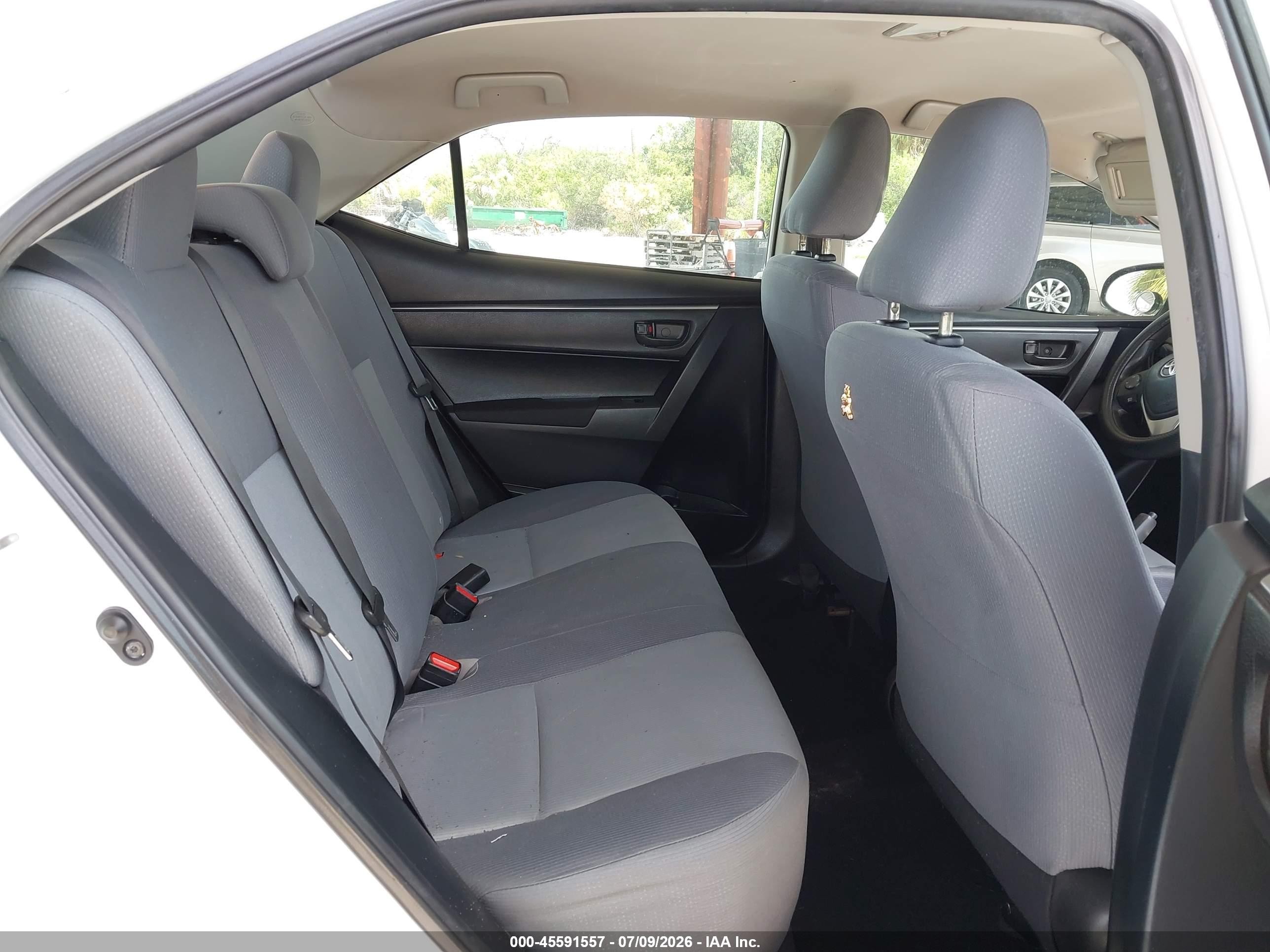 2015 Toyota Corolla L Белый vin: 2T1BURHE5FC330975