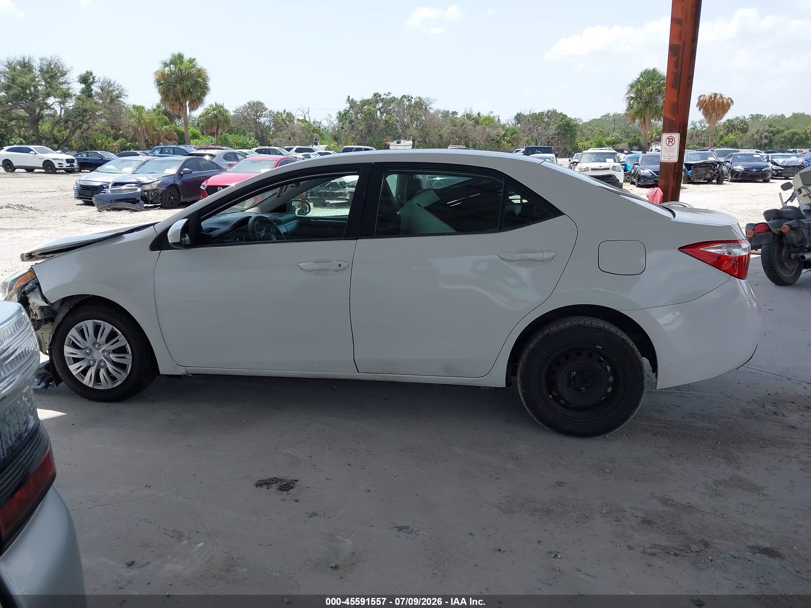 2015 Toyota Corolla L Белый vin: 2T1BURHE5FC330975