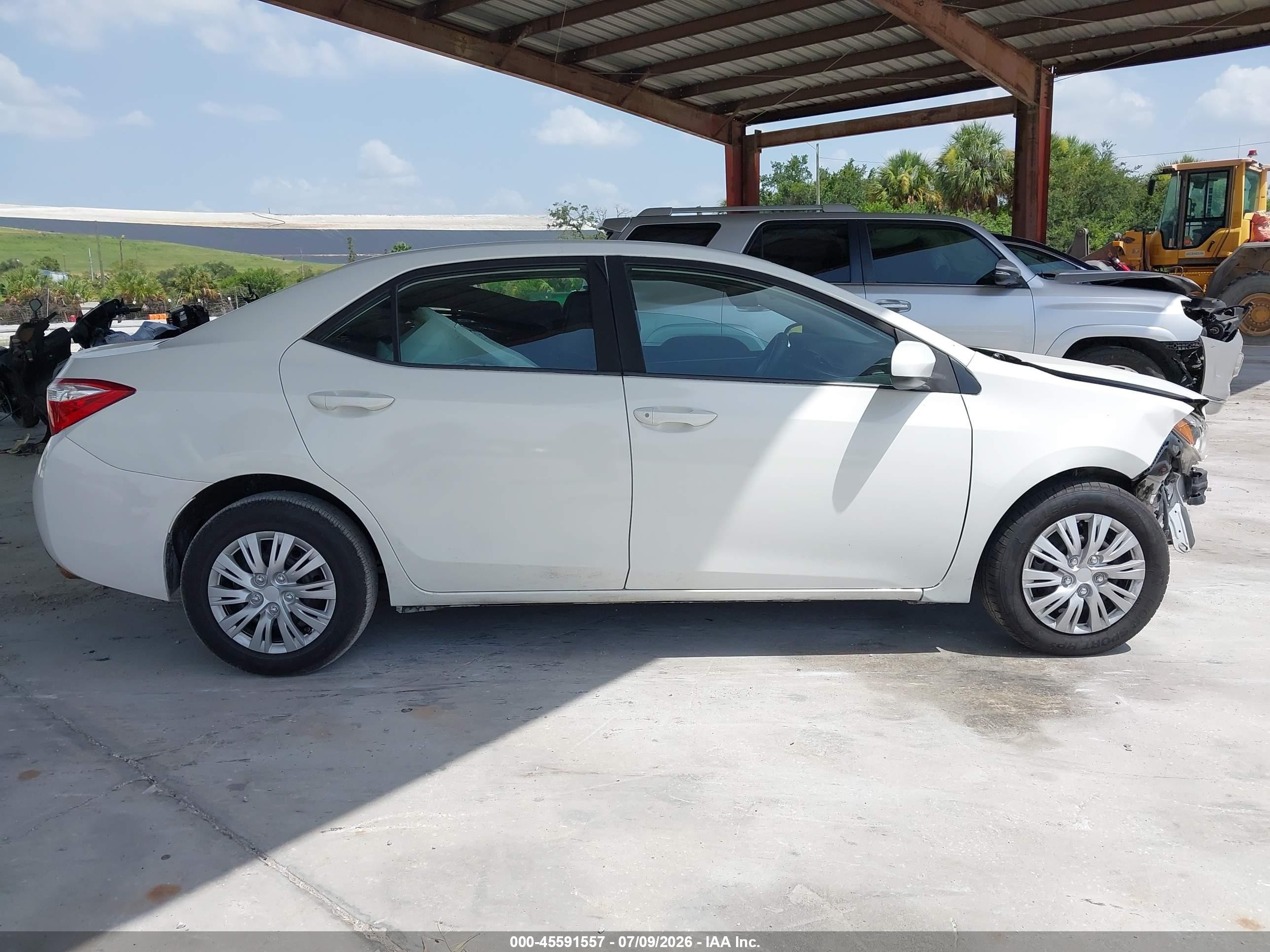 2015 Toyota Corolla L Белый vin: 2T1BURHE5FC330975