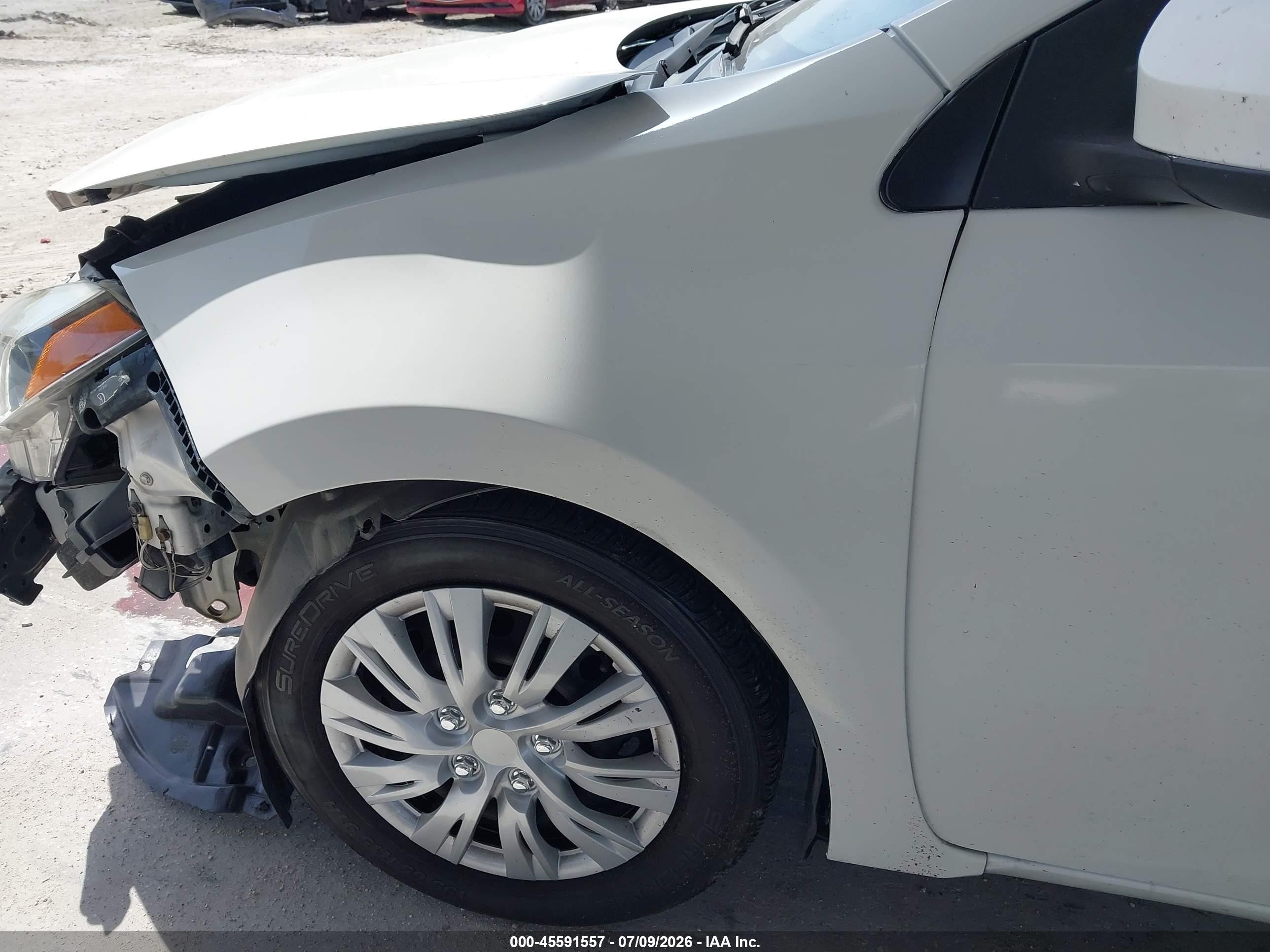 2015 Toyota Corolla L Белый vin: 2T1BURHE5FC330975