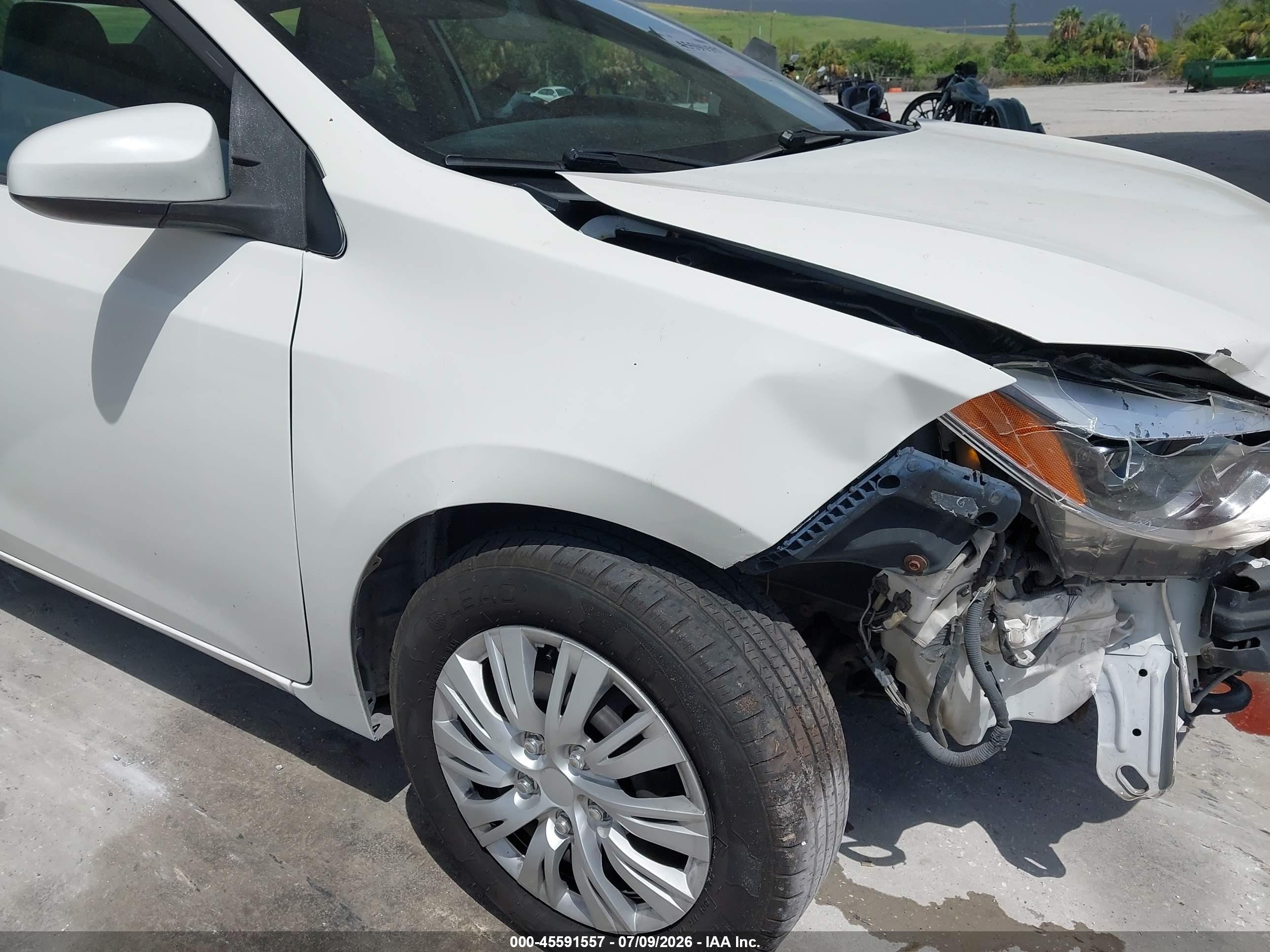 2015 Toyota Corolla L Белый vin: 2T1BURHE5FC330975