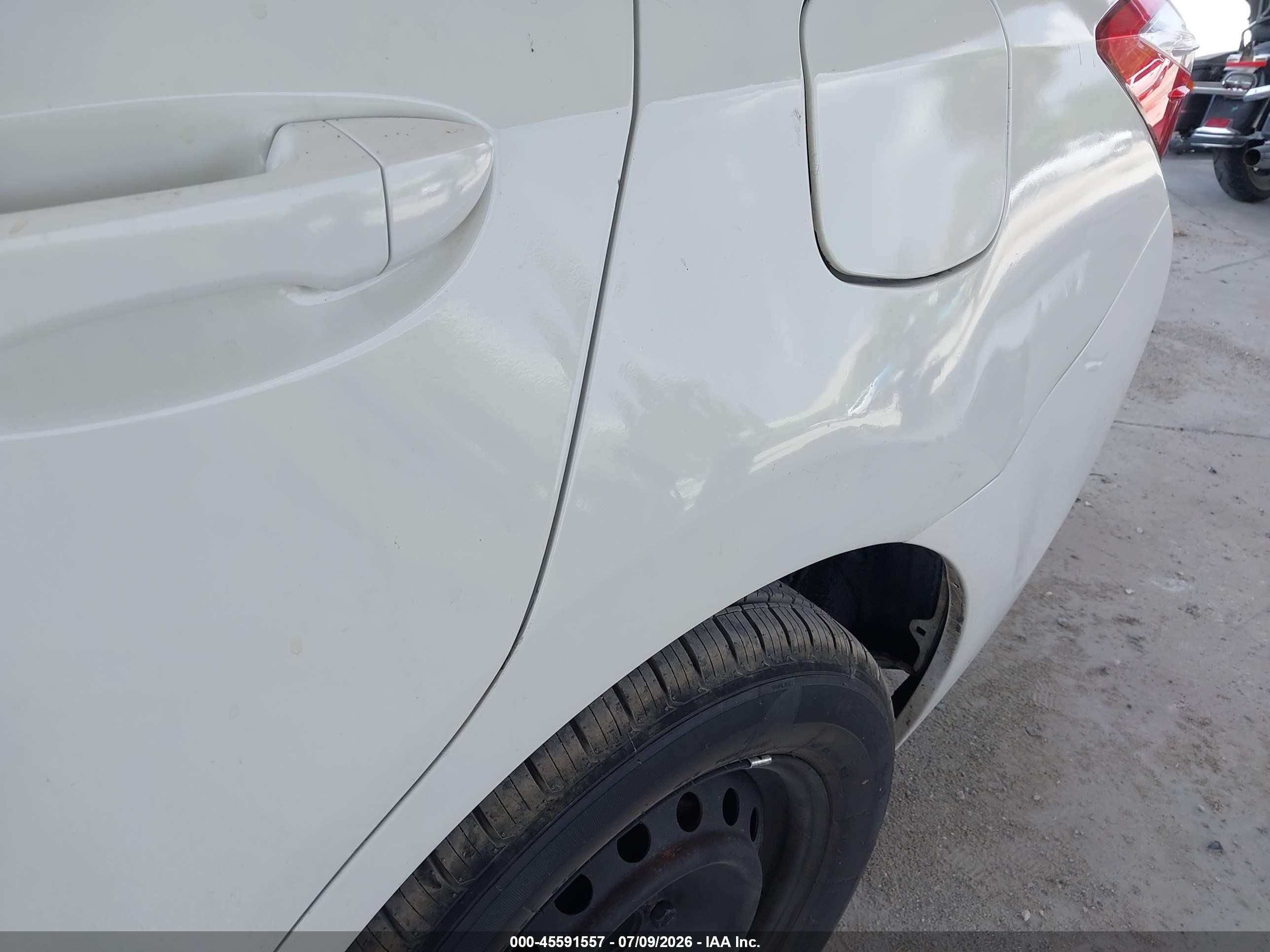 2015 Toyota Corolla L Белый vin: 2T1BURHE5FC330975