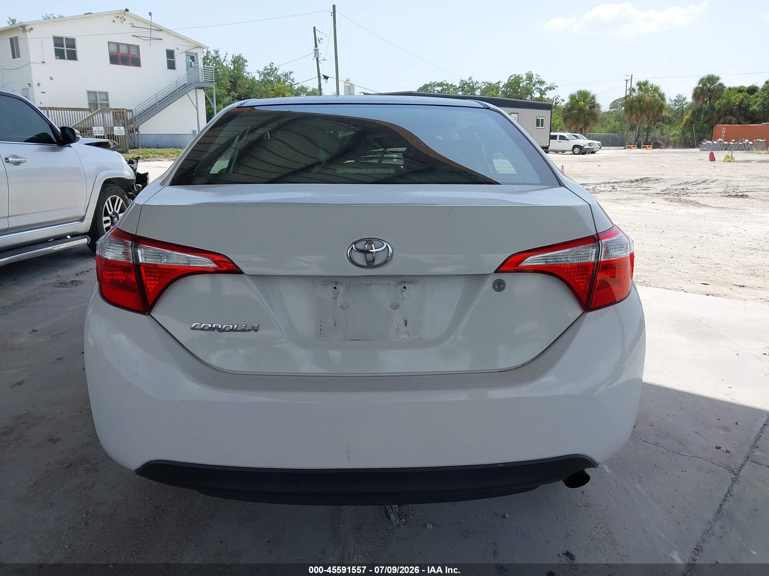 2015 Toyota Corolla L Белый vin: 2T1BURHE5FC330975